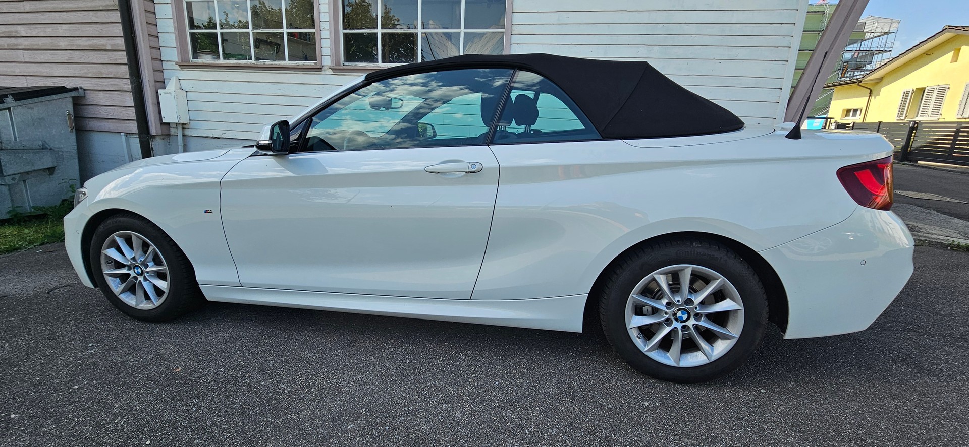 BMW 220i Cabriolet M Sport Steptronic-image-1