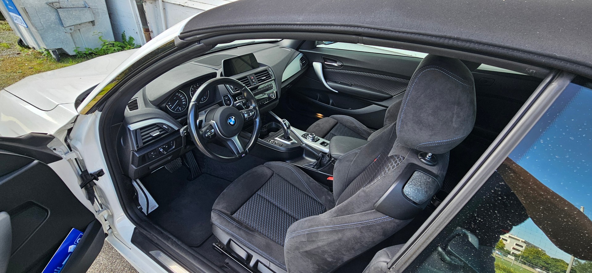 BMW 220i Cabriolet M Sport Steptronic-image-3
