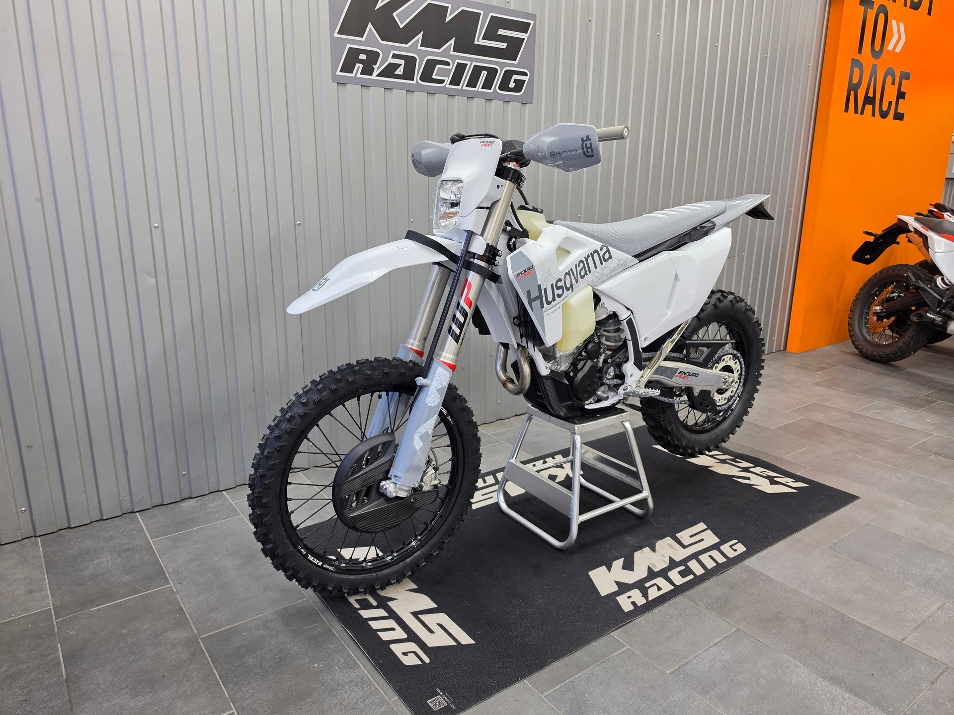 HUSQVARNA FE 350 Pro-showroom-element-2