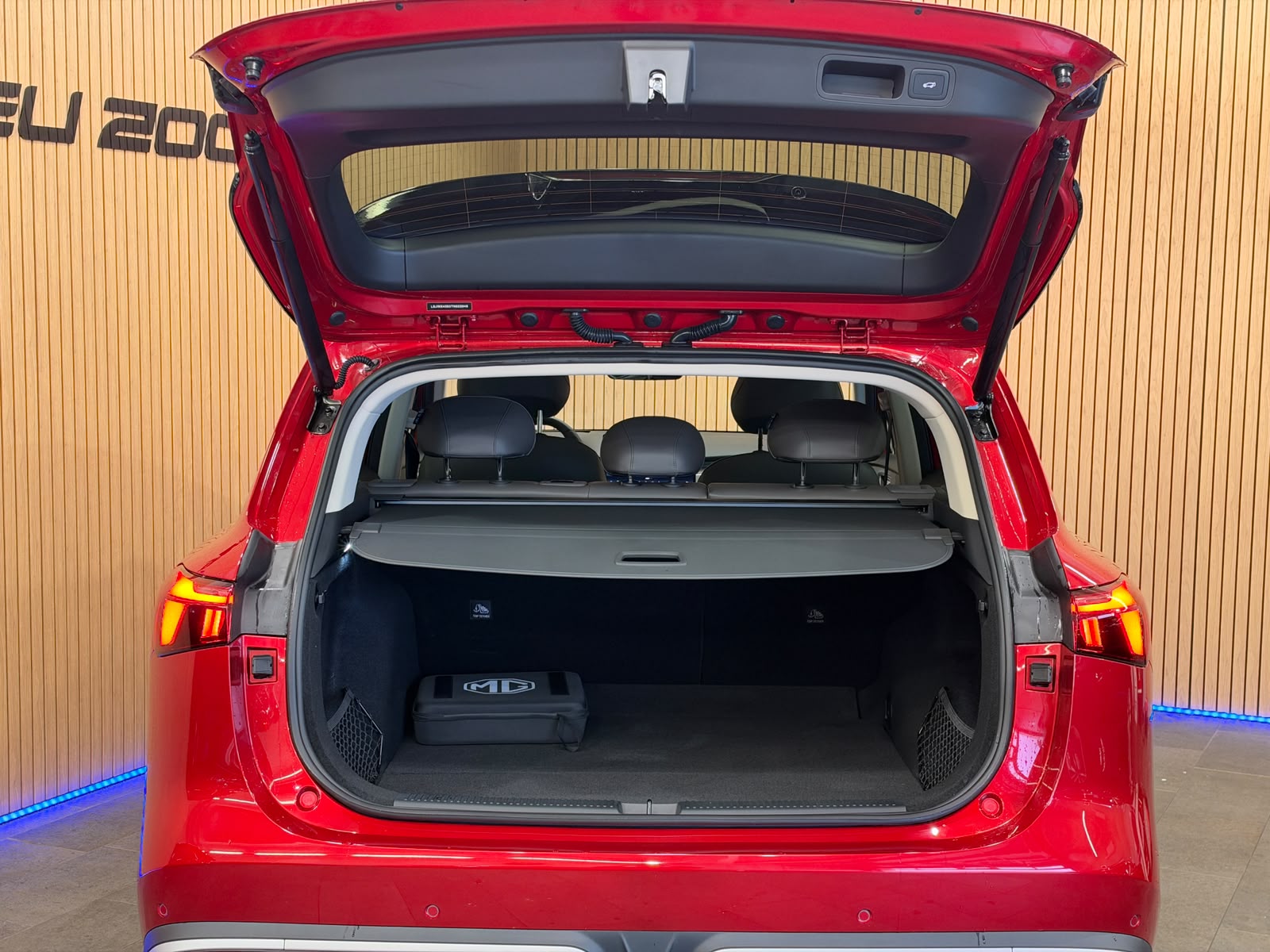 MG S6 EV 77kWh Luxury AWD-image-7