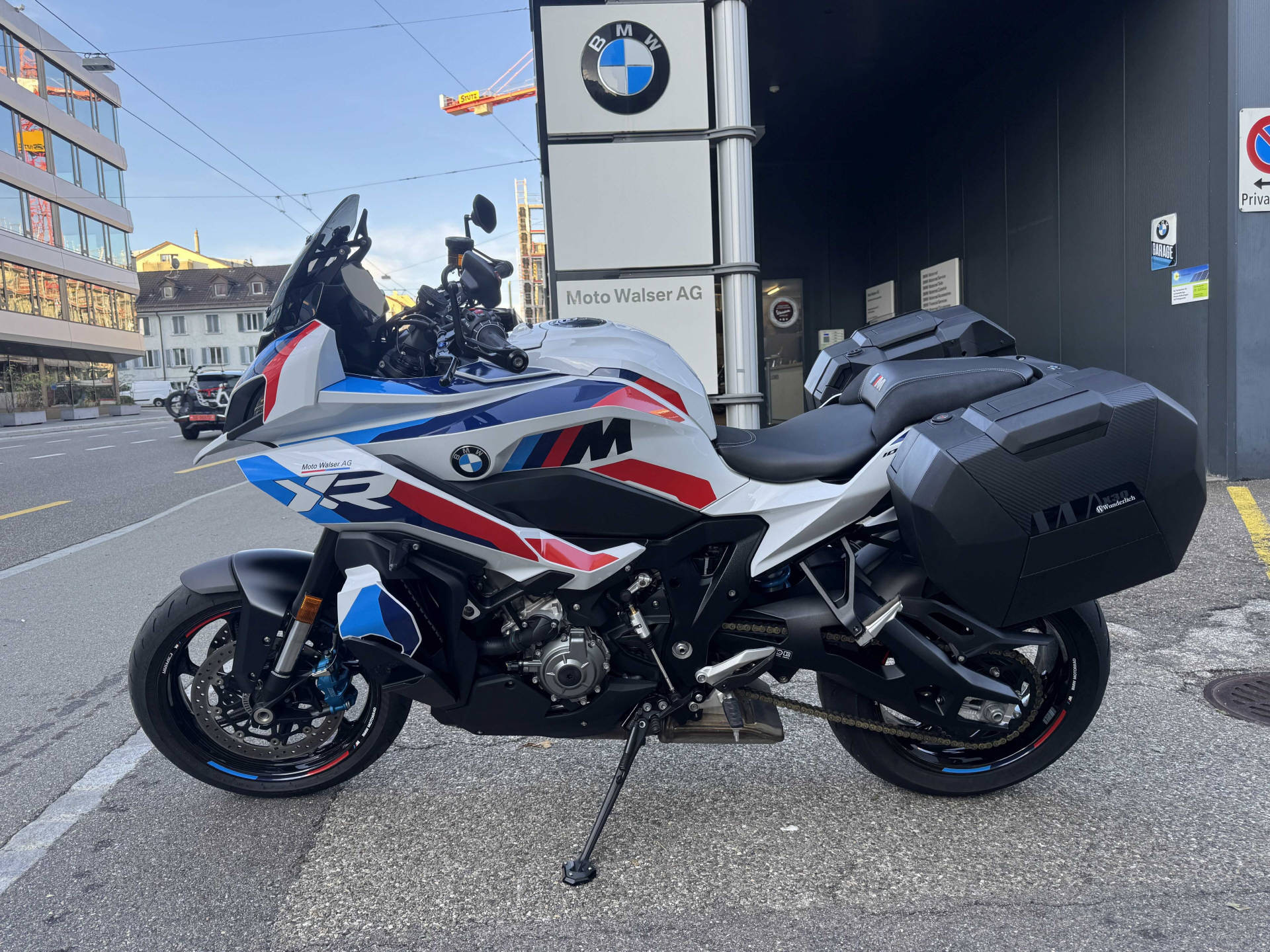 BMW M 1000 XR-showroom-element-1