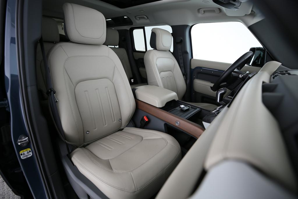 LAND ROVER Defender 110 2.0 P400e HSE-image-14
