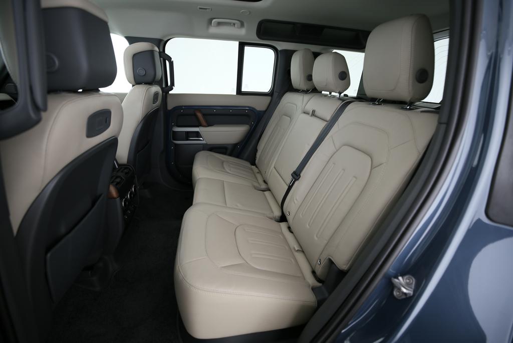 LAND ROVER Defender 110 2.0 P400e HSE-image-12