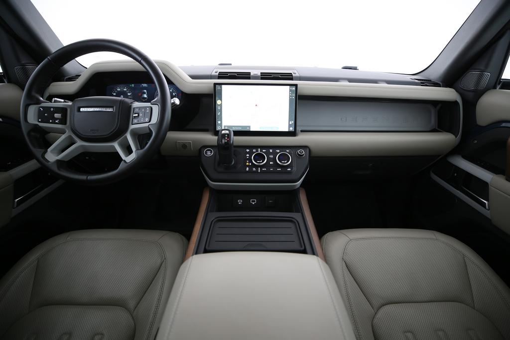 LAND ROVER Defender 110 2.0 P400e HSE-image-5