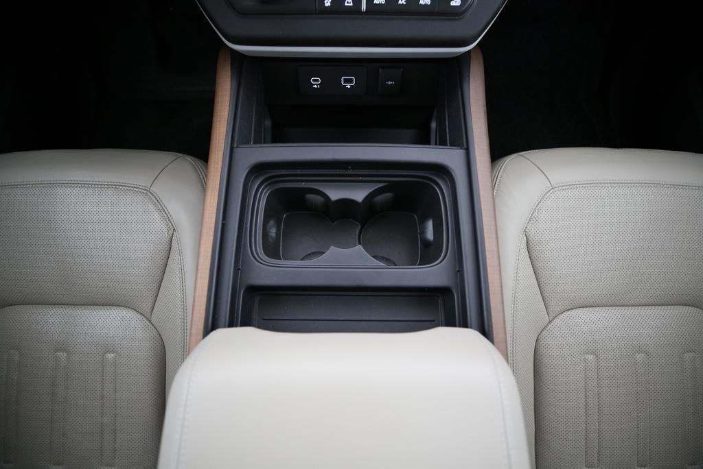 LAND ROVER Defender 110 2.0 P400e HSE-image-11