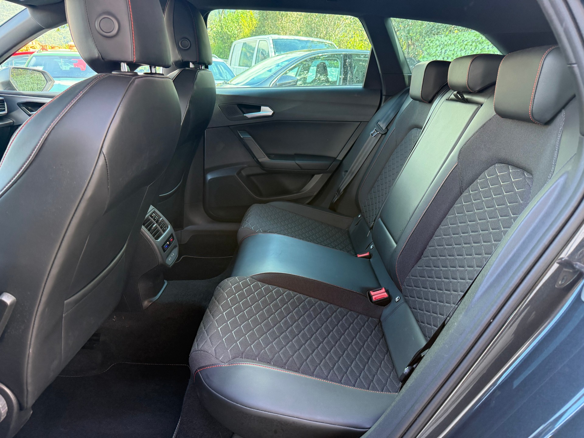 SEAT Leon ST 1.5 eTSI mHEV DSG FR-image-18