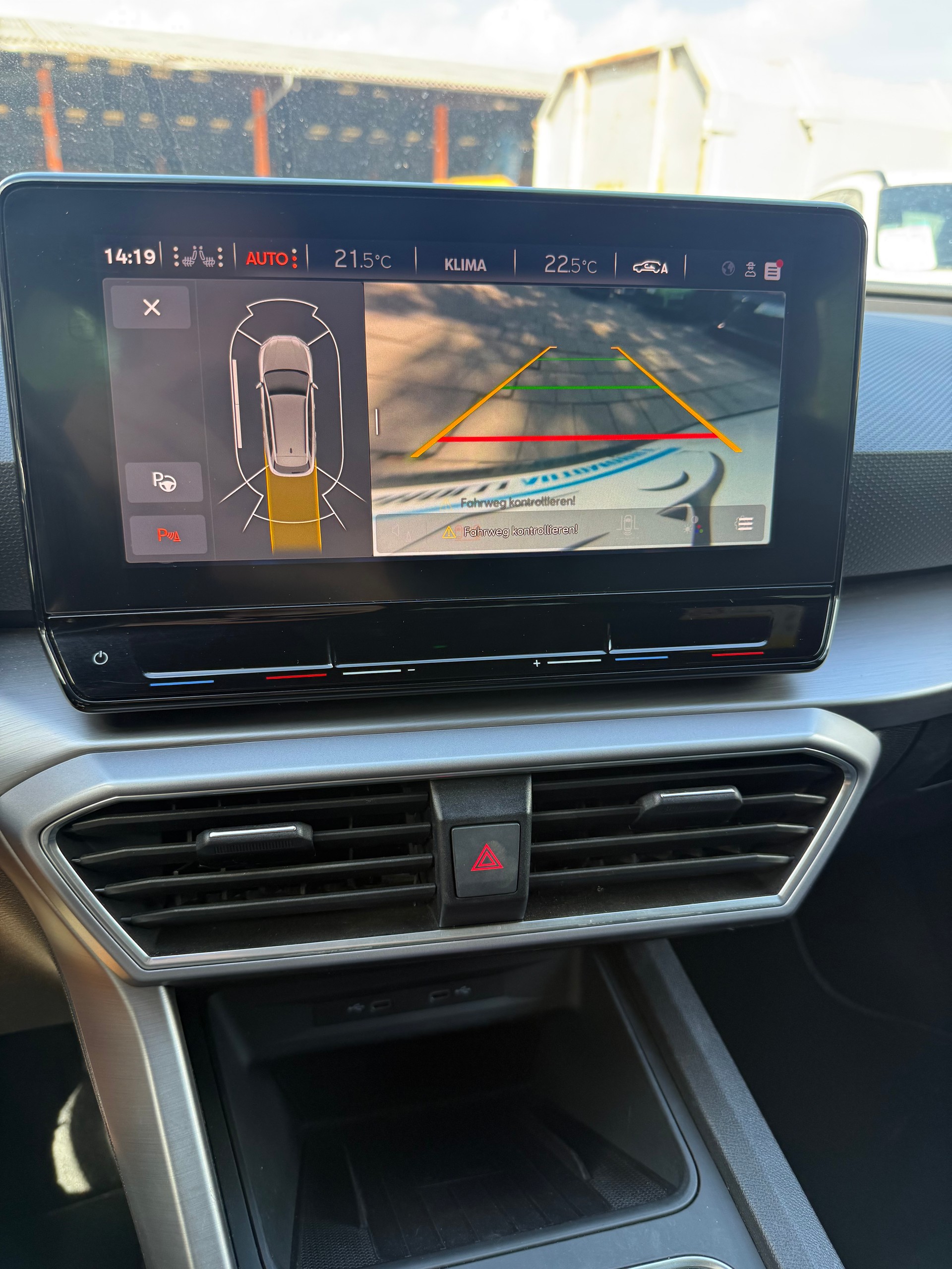 SEAT Leon ST 1.5 eTSI mHEV DSG FR-image-25