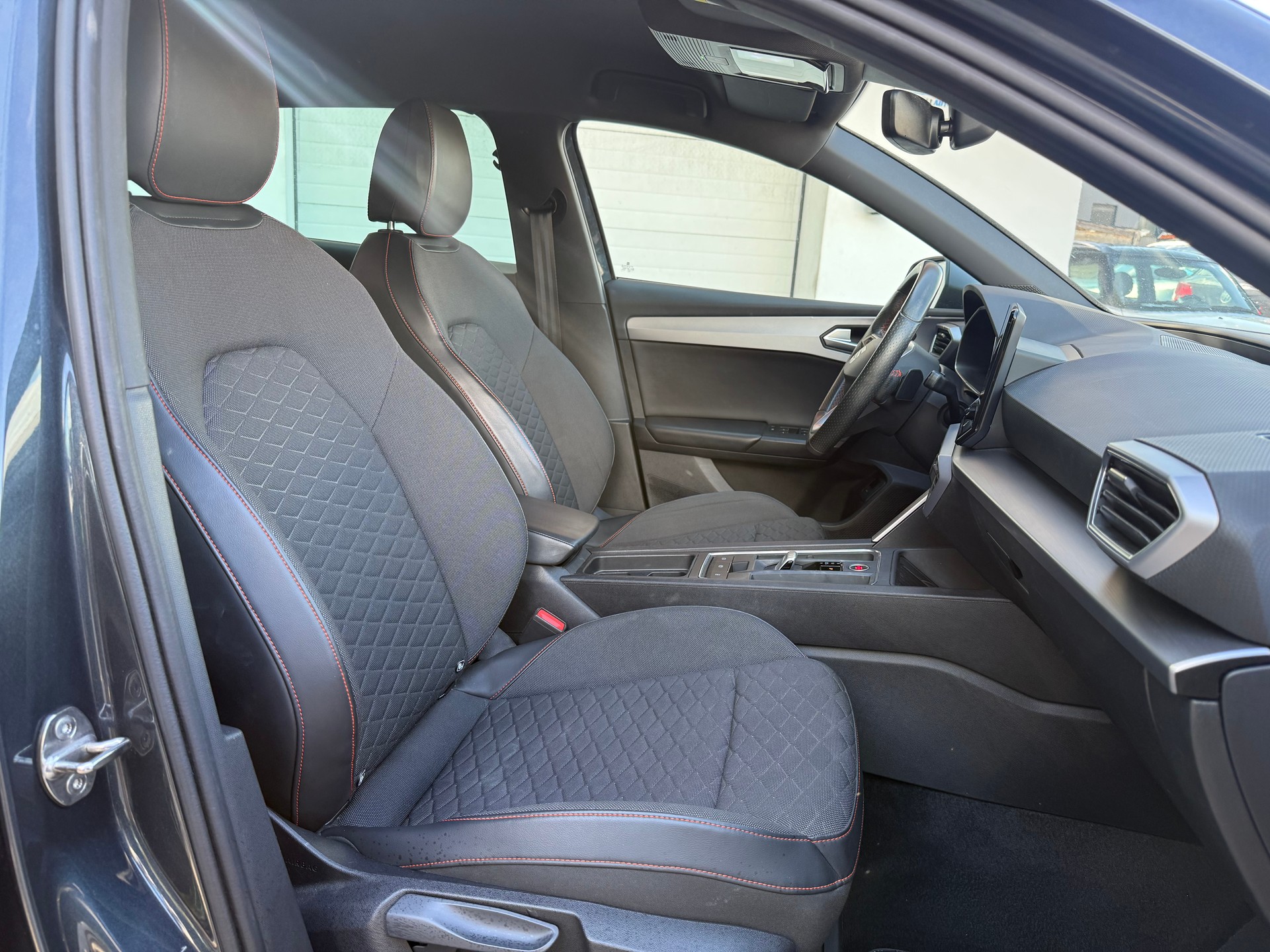 SEAT Leon ST 1.5 eTSI mHEV DSG FR-image-12