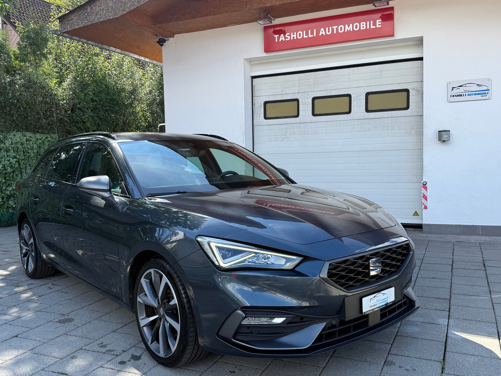 SEAT Leon ST 1.5 eTSI mHEV DSG FR-image-0