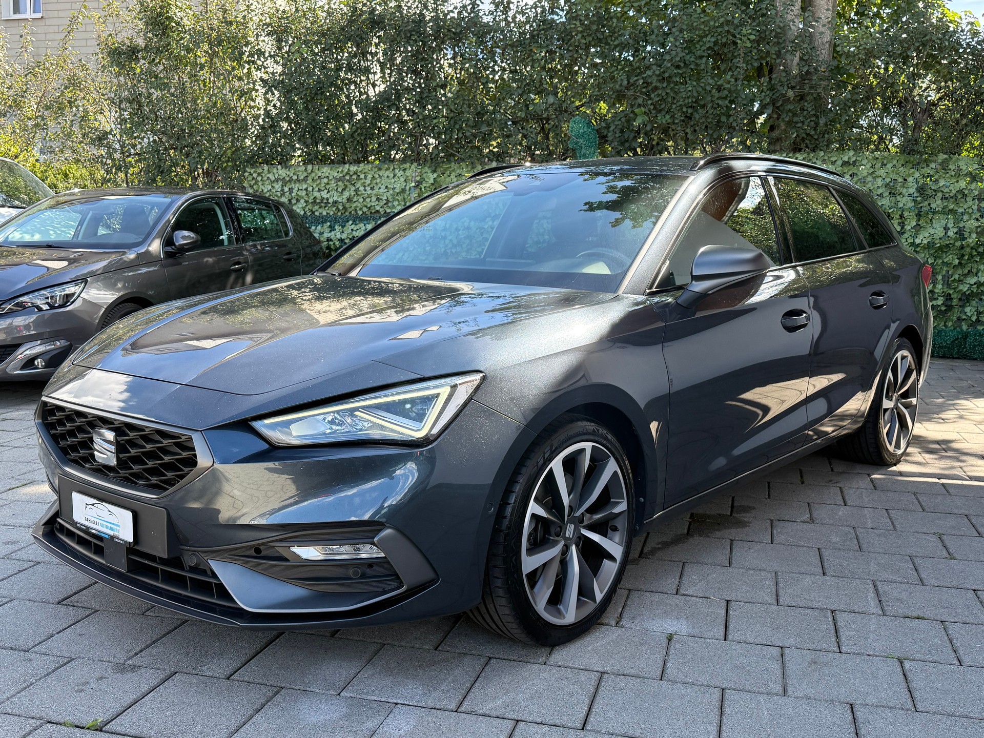SEAT Leon ST 1.5 eTSI mHEV DSG FR-image-3