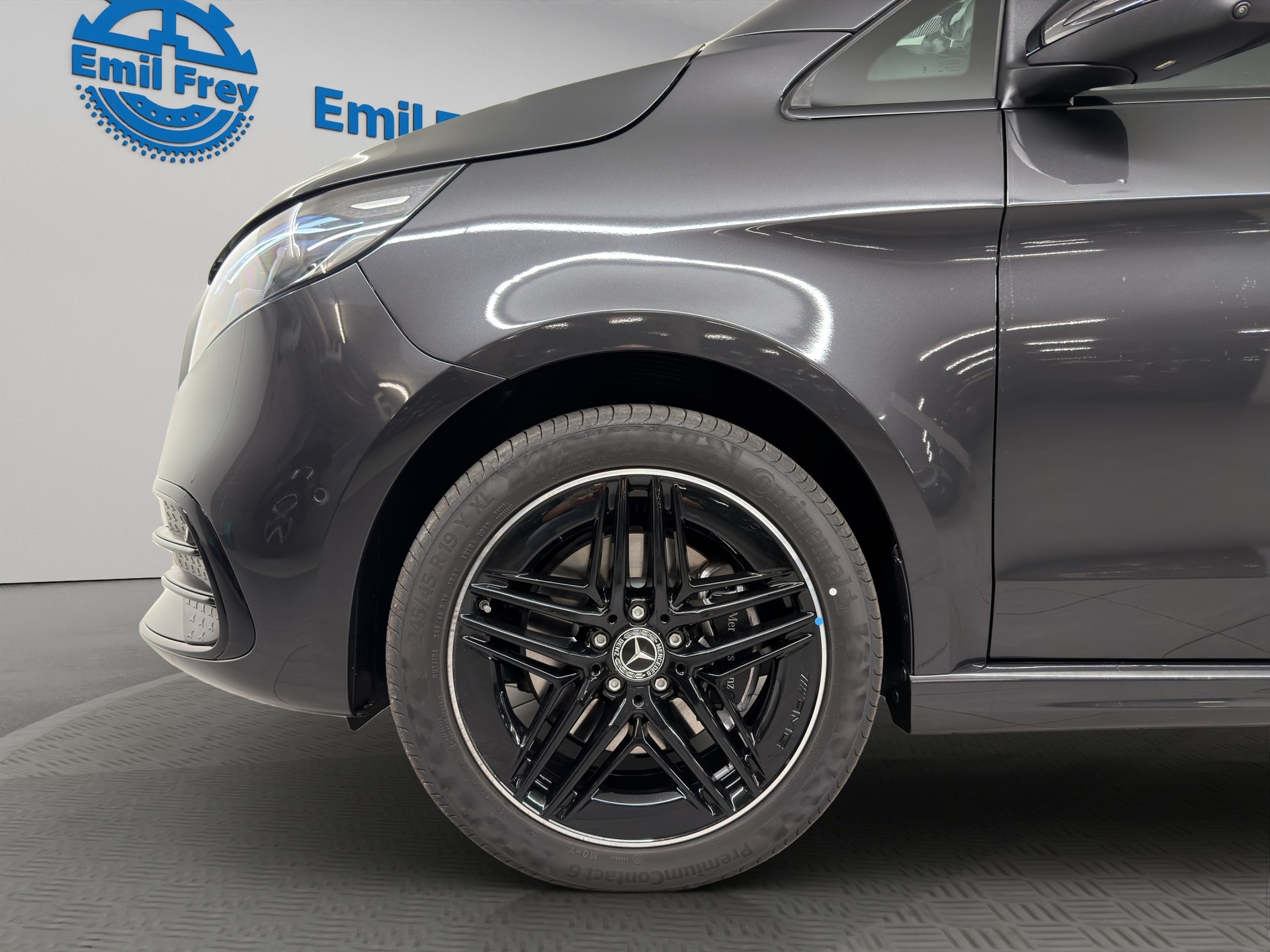 MERCEDES-BENZ V 300 d Swiss Ed. lang 4matic Van-image-3