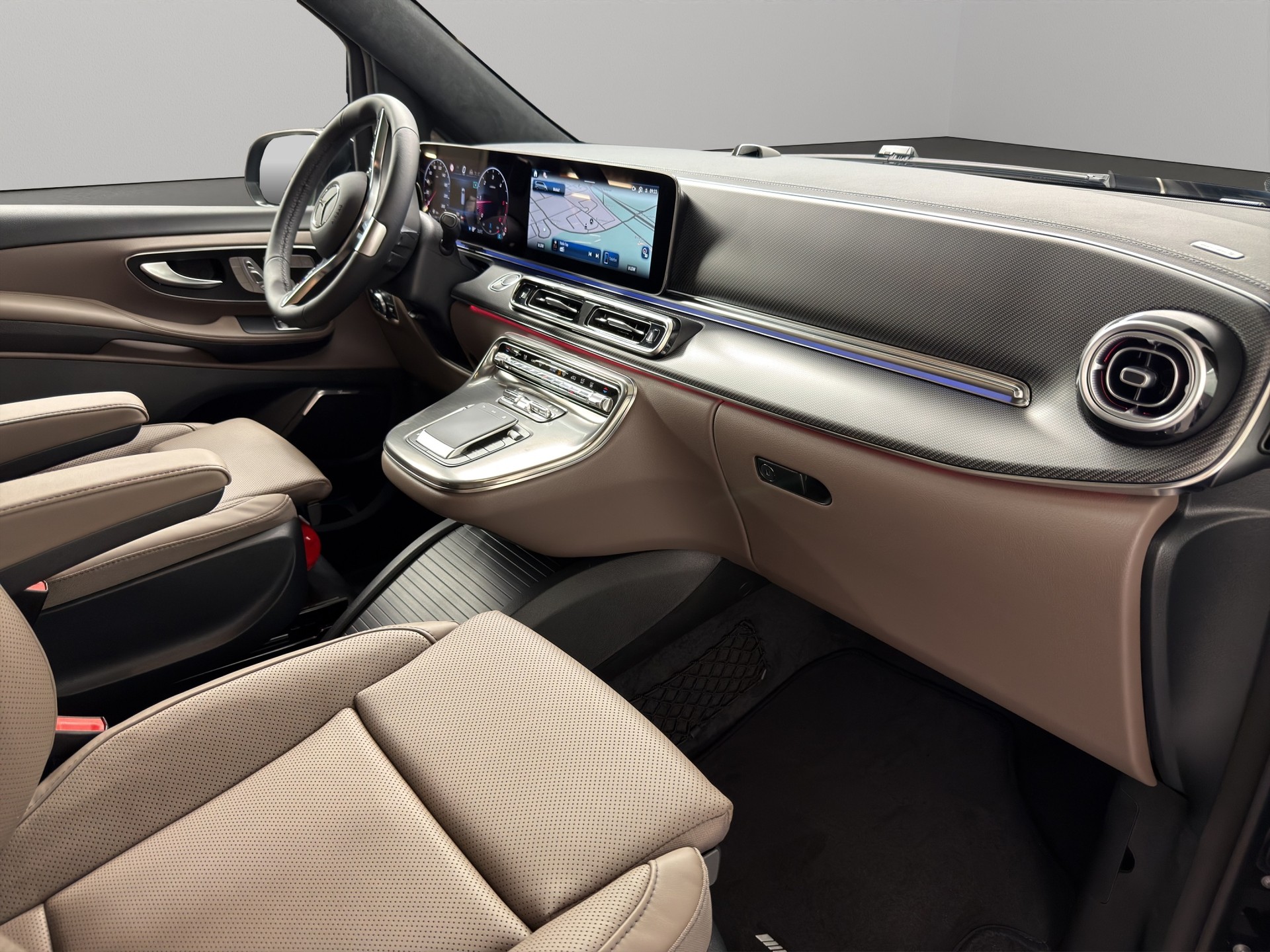 MERCEDES-BENZ V 300 d Swiss Ed. lang 4matic Van-image-13