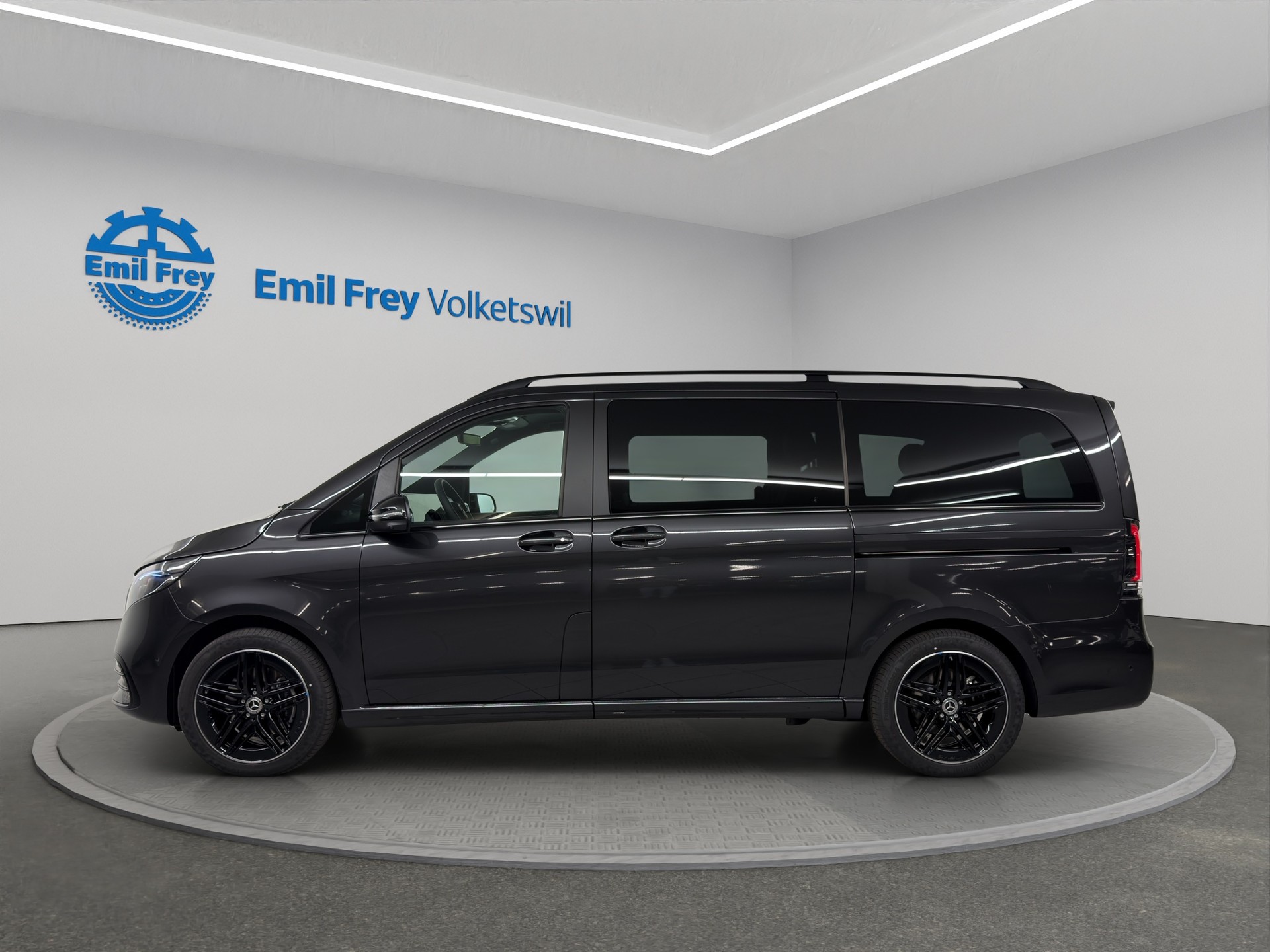 MERCEDES-BENZ V 300 d Swiss Ed. lang 4matic Van-image-1