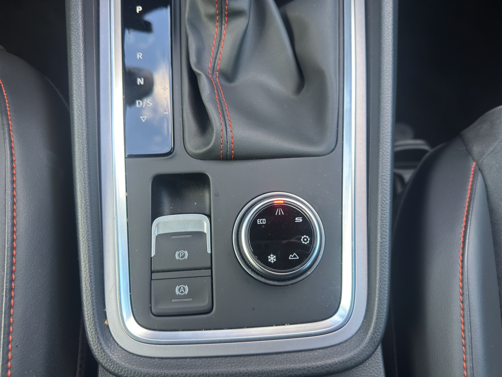 SEAT Ateca 2.0 TSI Hola FR 4Drive DSG-image-13