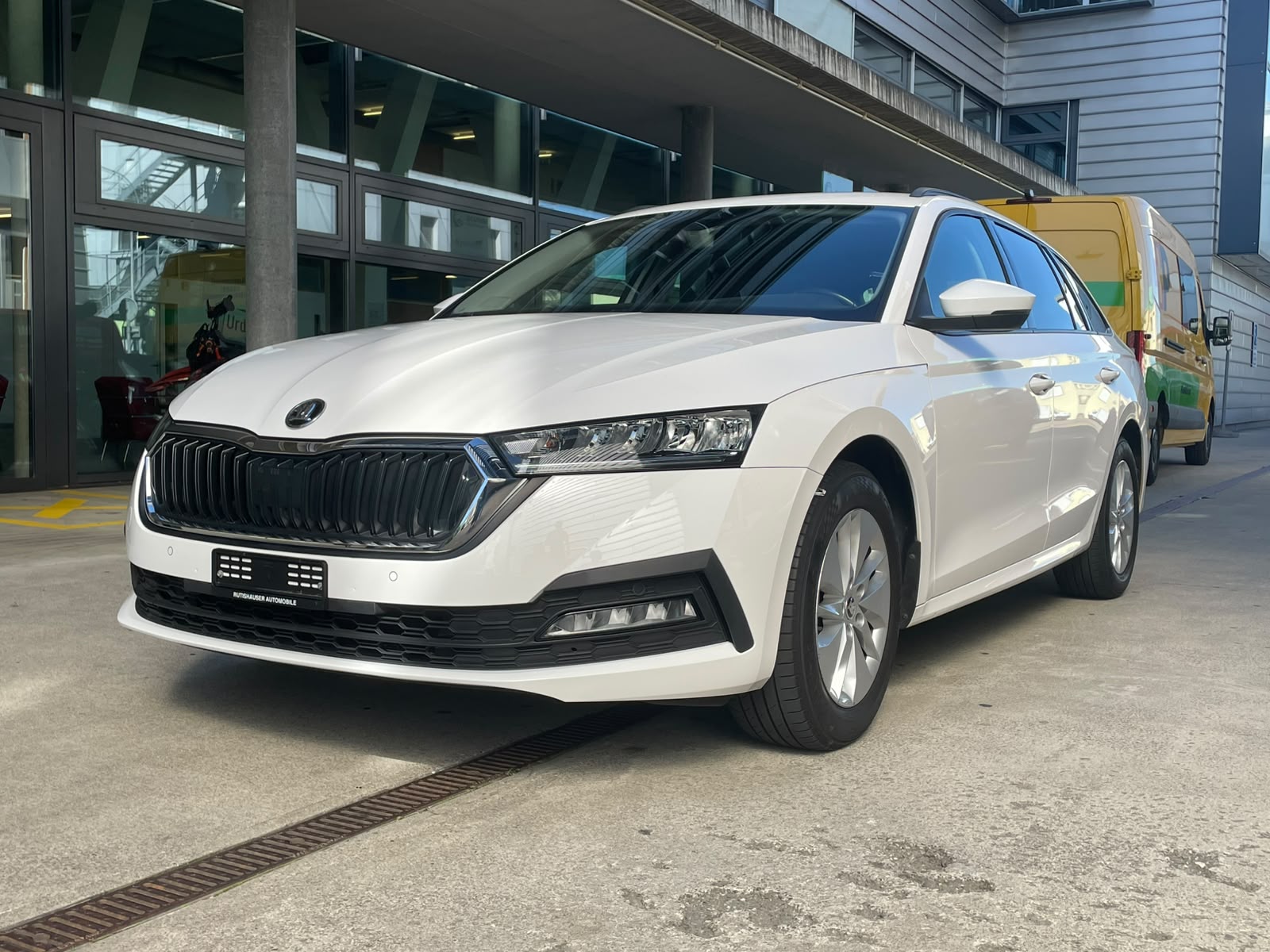 SKODA Octavia Combi 2.0 TDI DSG Ambition 4x4-image-0