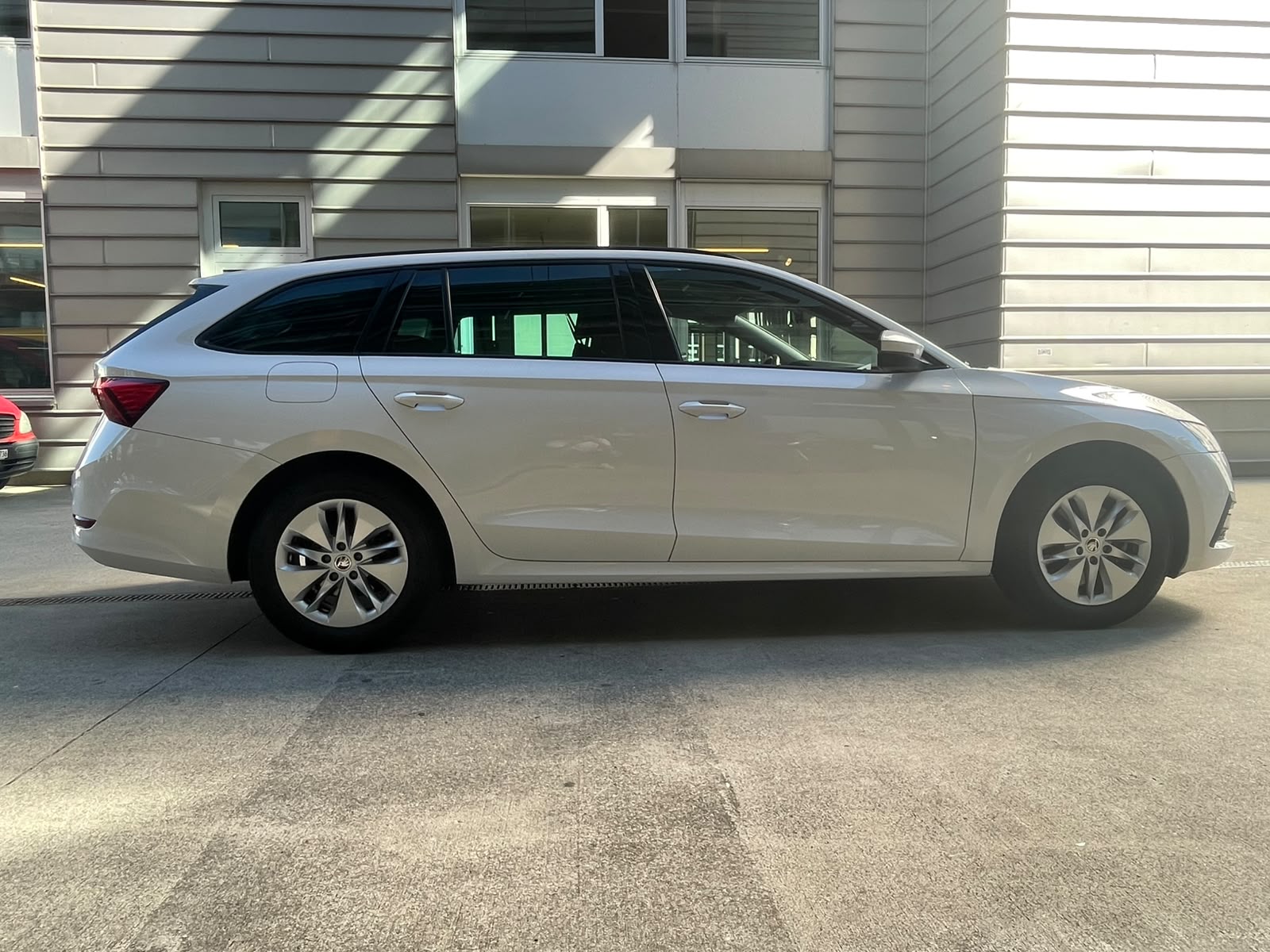SKODA Octavia Combi 2.0 TDI DSG Ambition 4x4-image-5