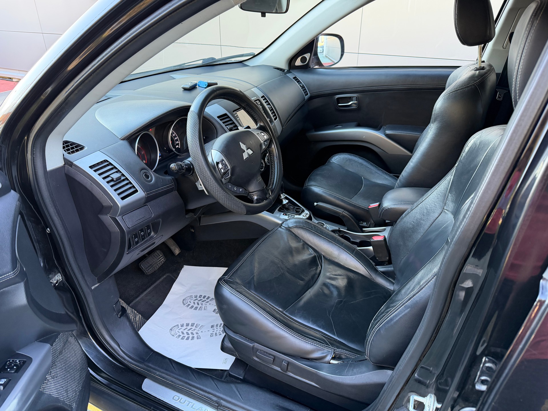 MITSUBISHI Outlander 2.2 DID Intense 4WD TC-SST-image-8