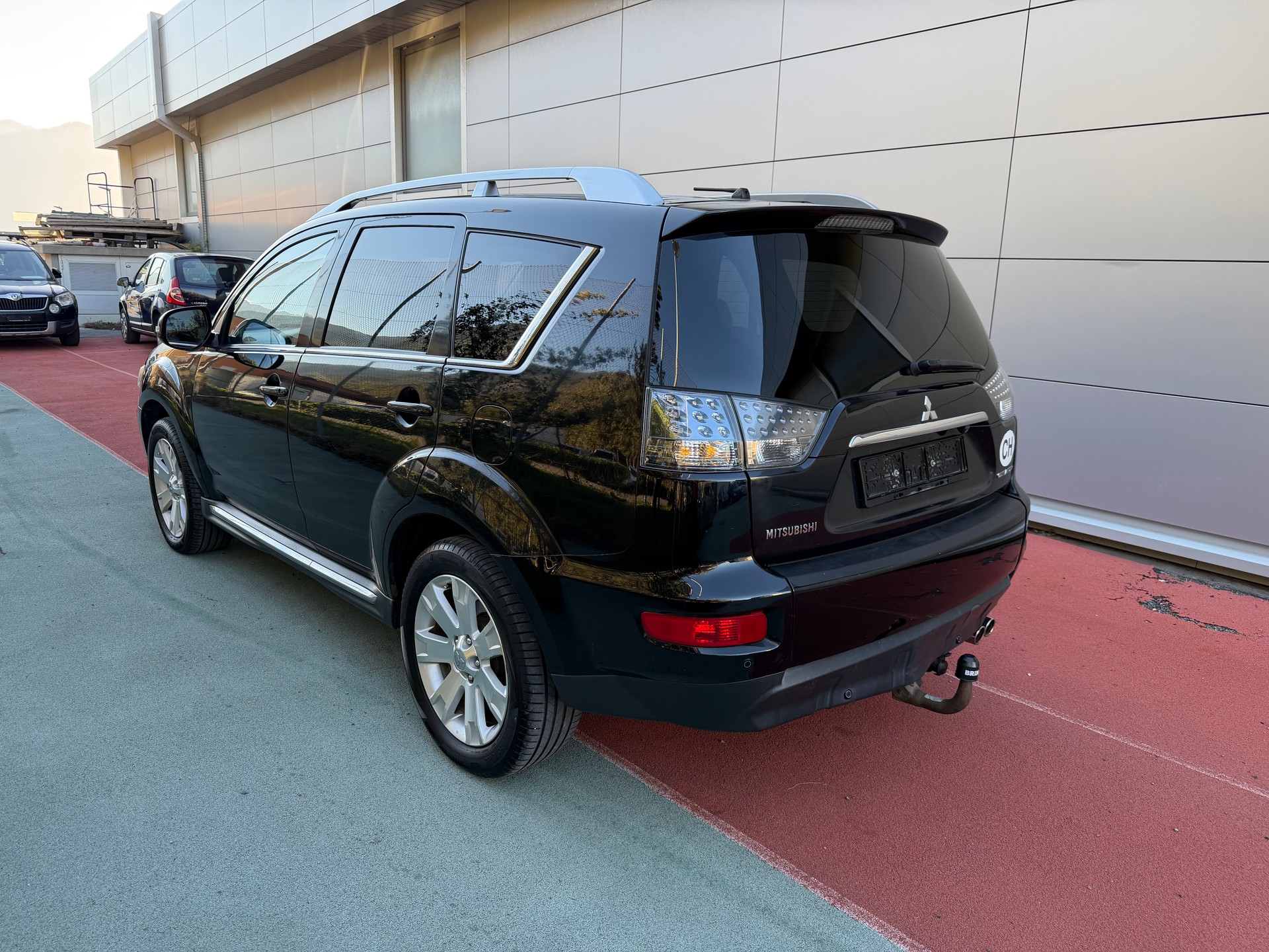 MITSUBISHI Outlander 2.2 DID Intense 4WD TC-SST-image-3