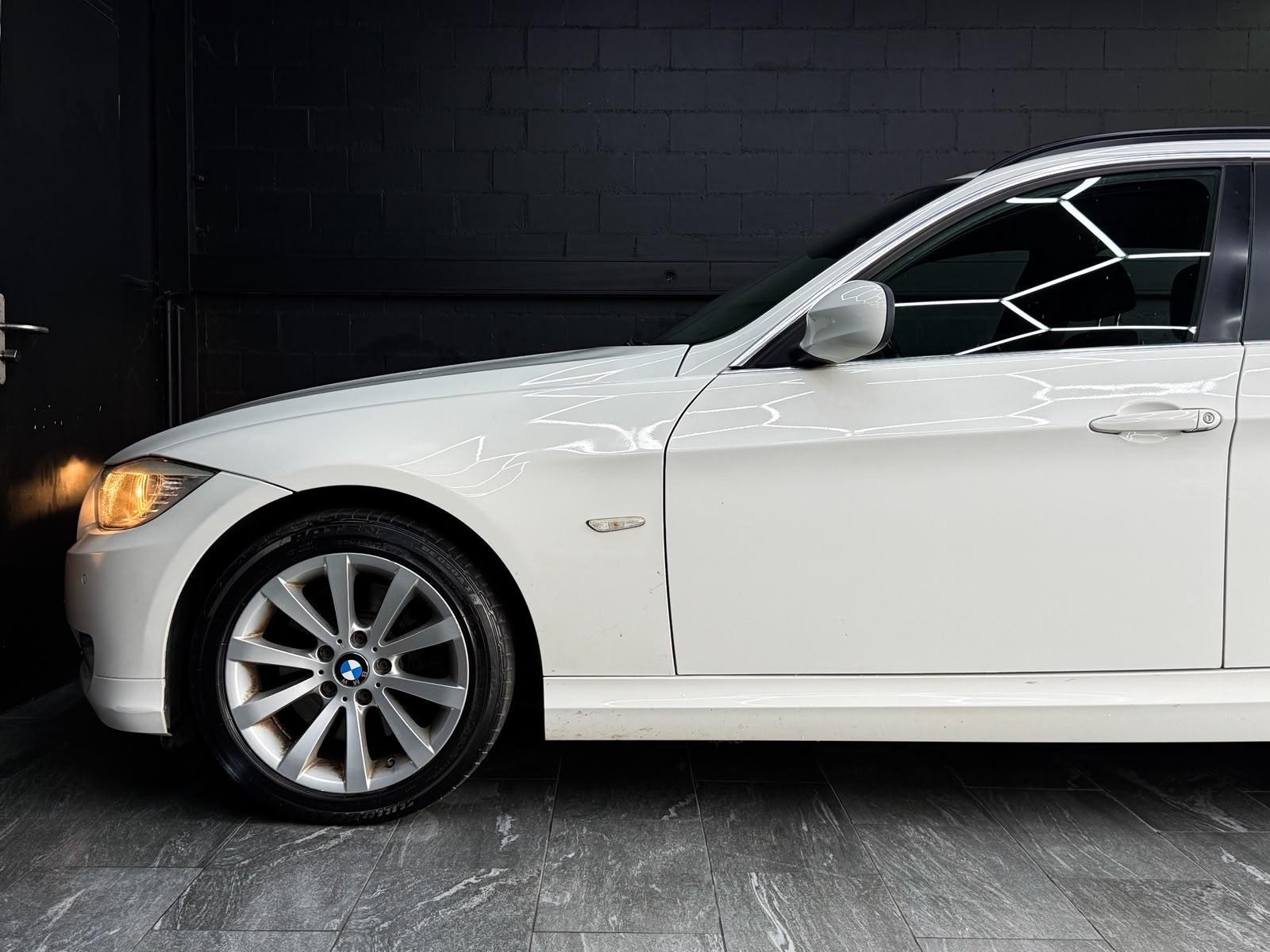 BMW 325i xDrive Touring Steptronic-image-5