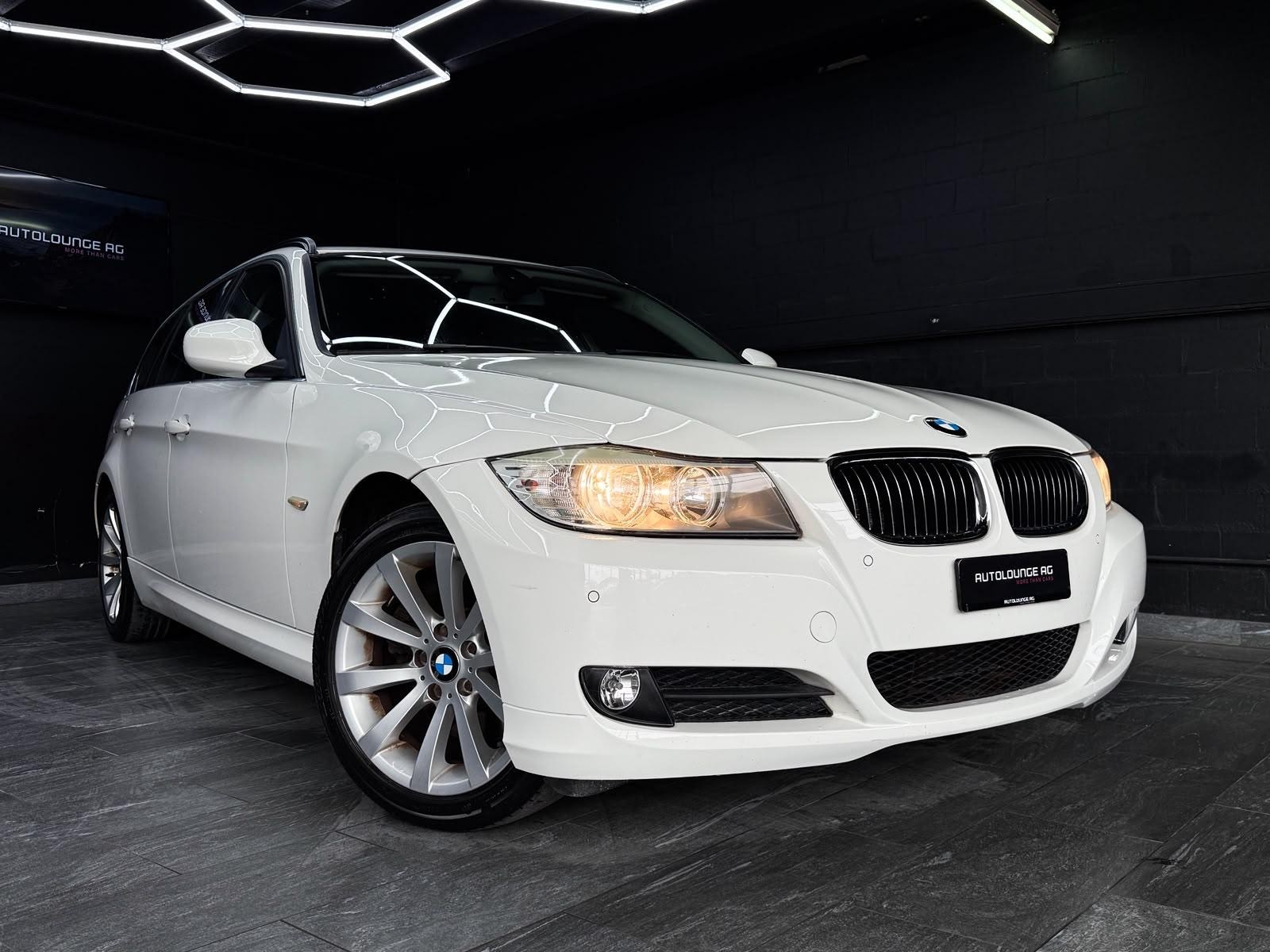 BMW 325i xDrive Touring Steptronic-image-0