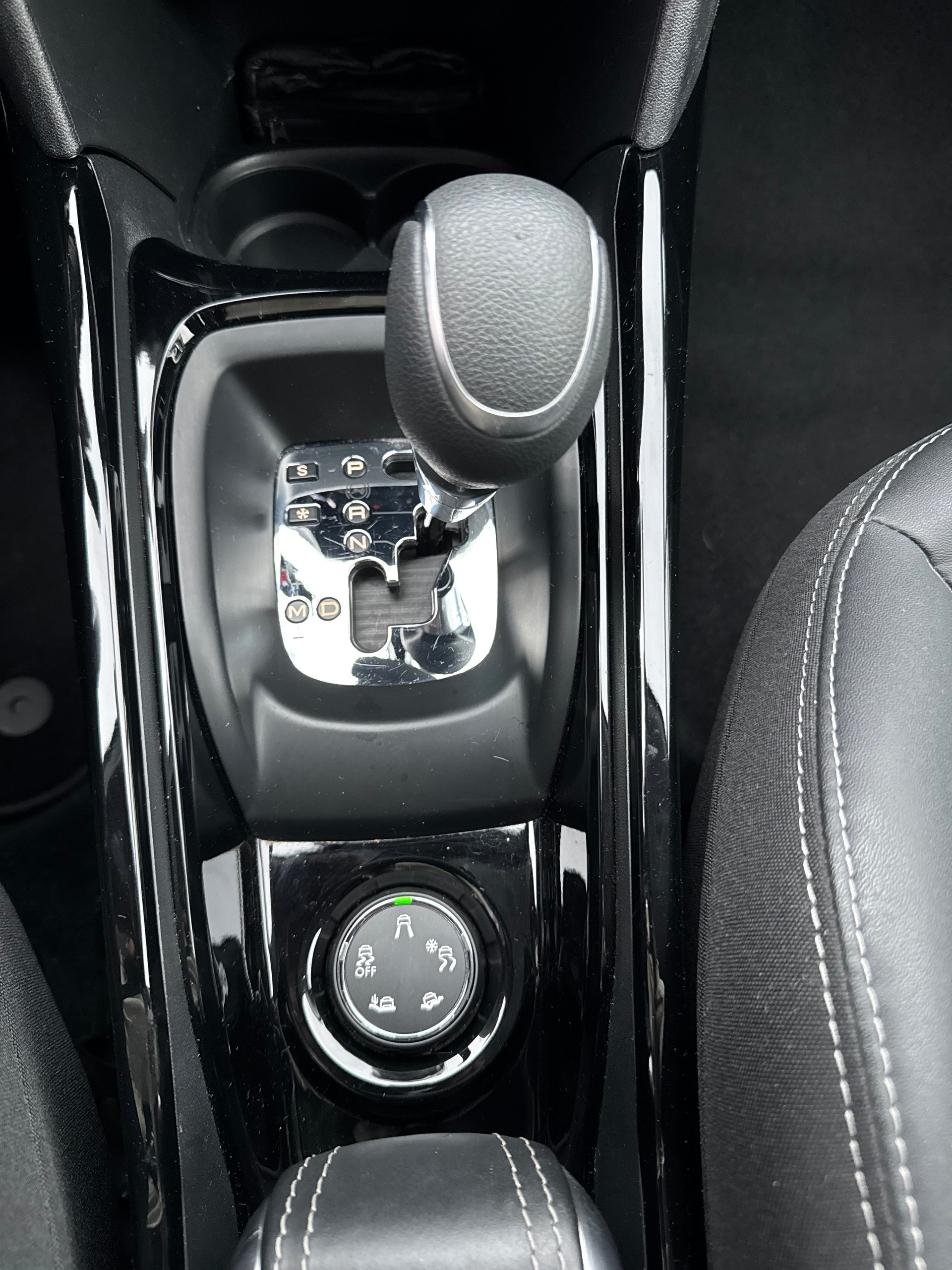 PEUGEOT 2008 1.2 PureTech Féline EAT6-image-14