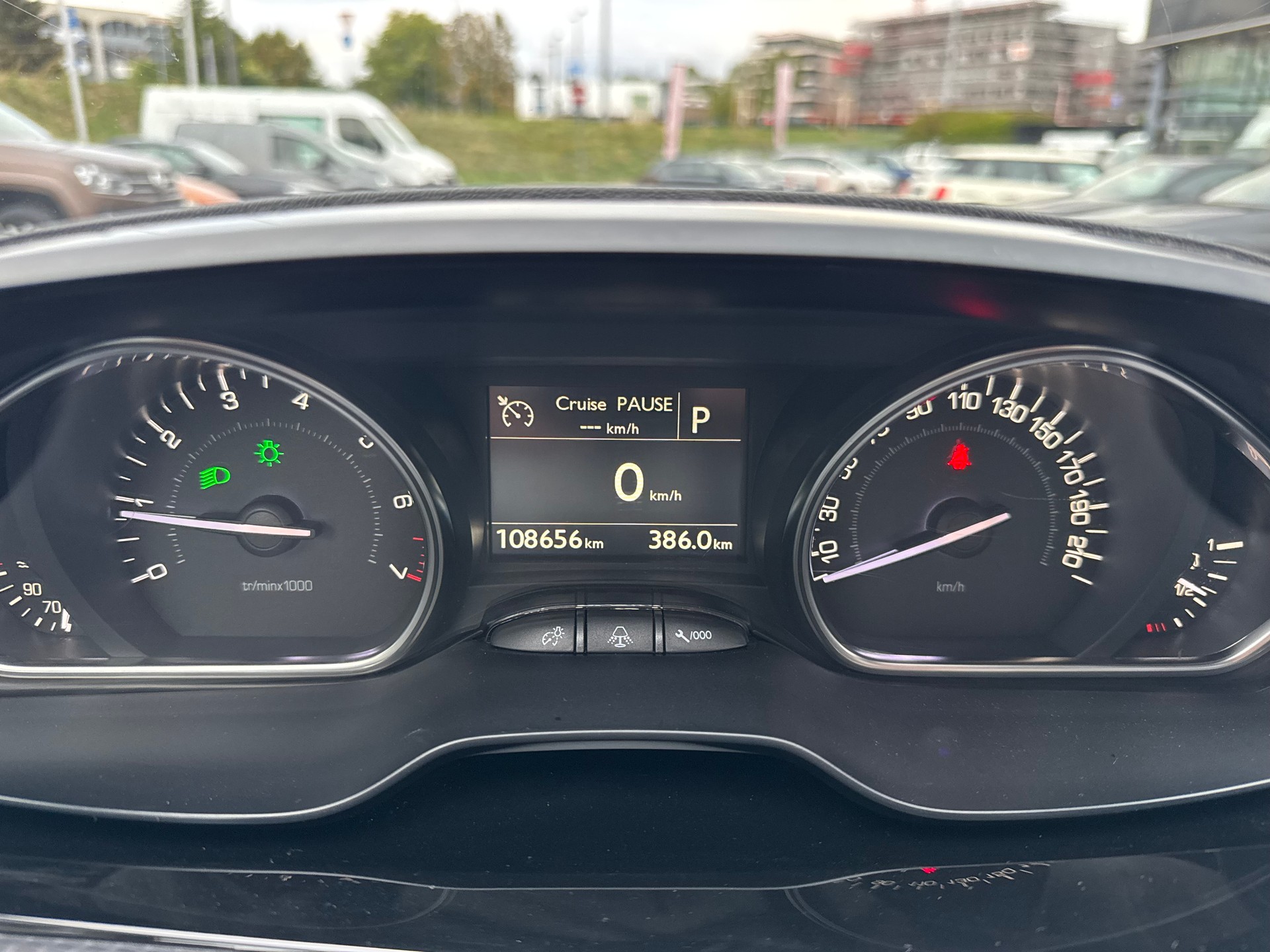 PEUGEOT 2008 1.2 PureTech Féline EAT6-image-19
