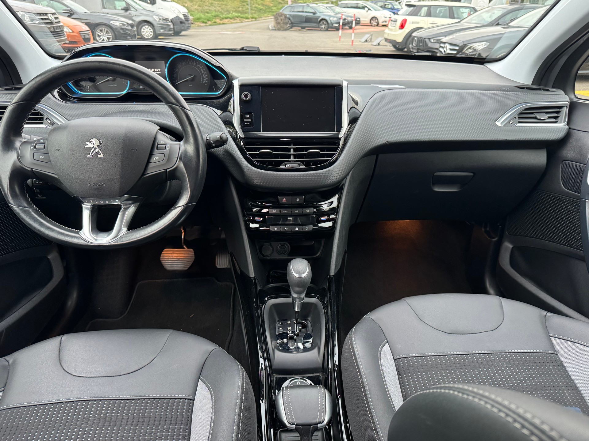 PEUGEOT 2008 1.2 PureTech Féline EAT6-image-22