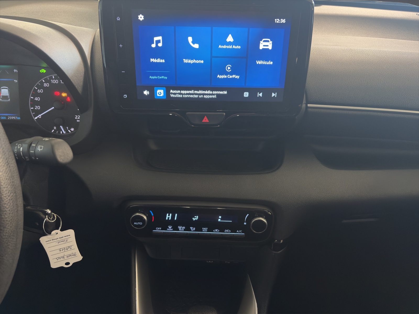 TOYOTA Yaris 1.5 Comfort e-CVT-image-14