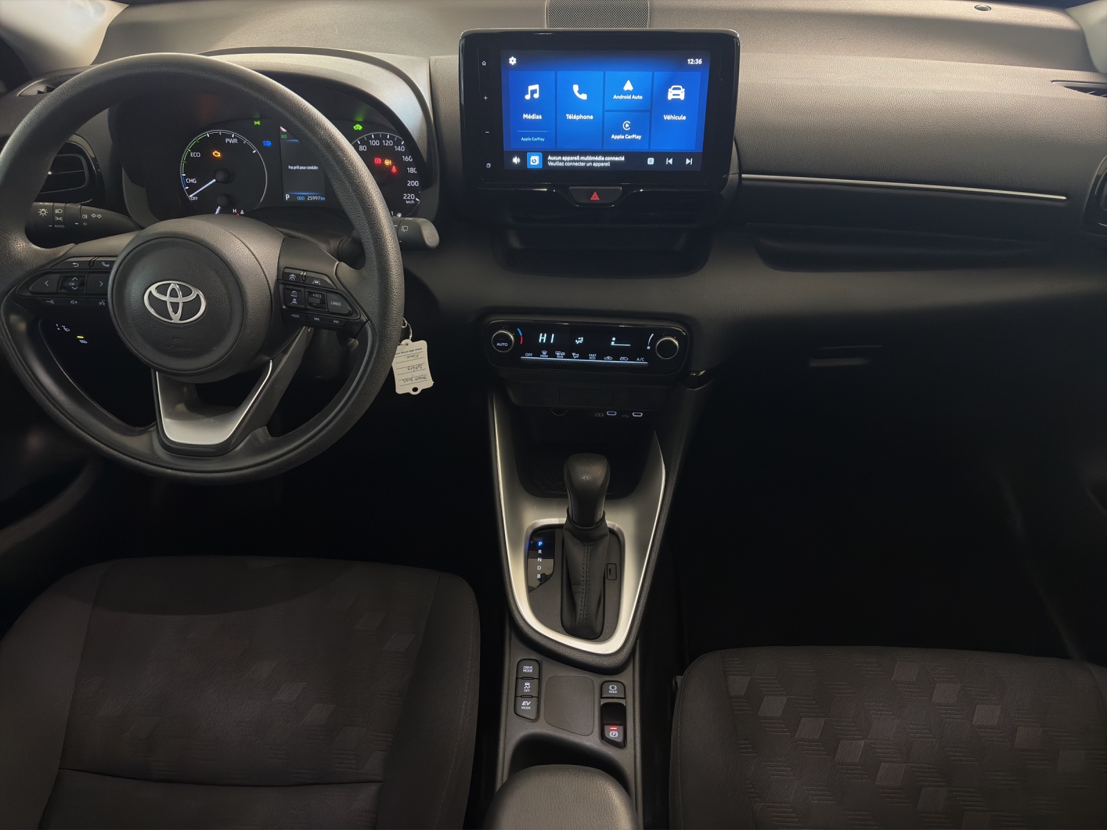 TOYOTA Yaris 1.5 Comfort e-CVT-image-11