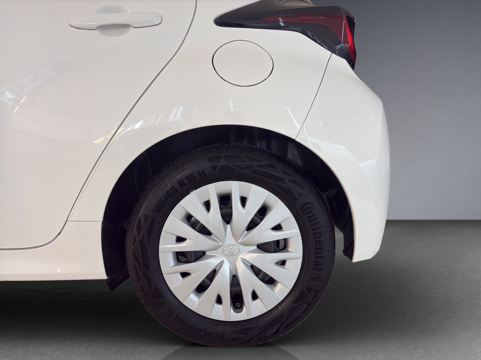 TOYOTA Yaris 1.5 Comfort e-CVT-image-5