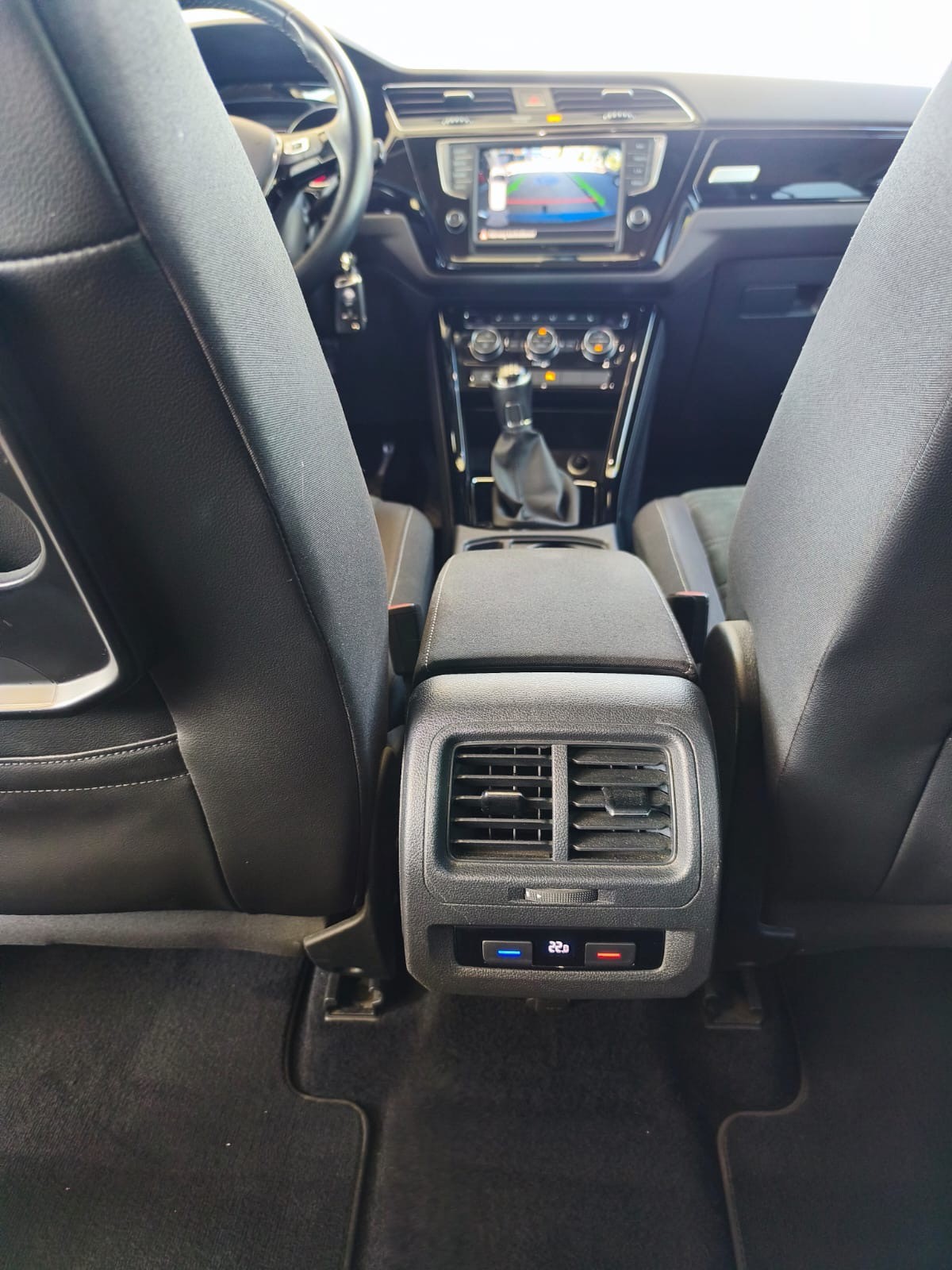 VW Touran 2.0 TDI BlueMotion Technology Highline-image-23