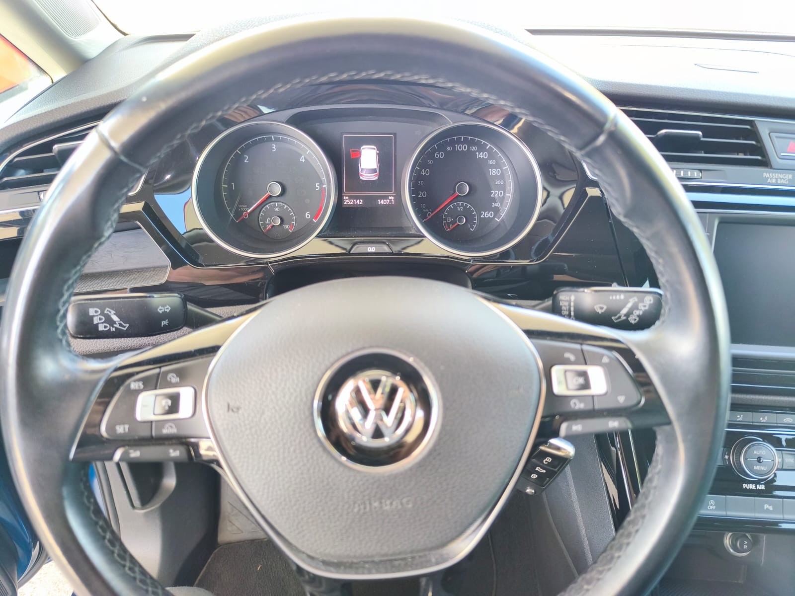 VW Touran 2.0 TDI BlueMotion Technology Highline-image-25