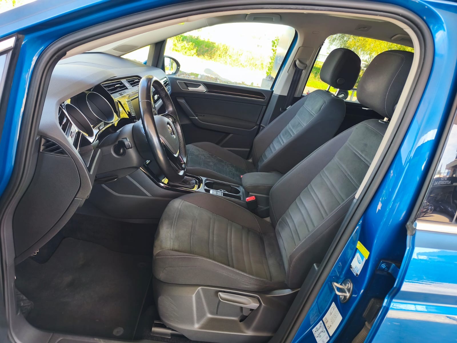 VW Touran 2.0 TDI BlueMotion Technology Highline-image-12