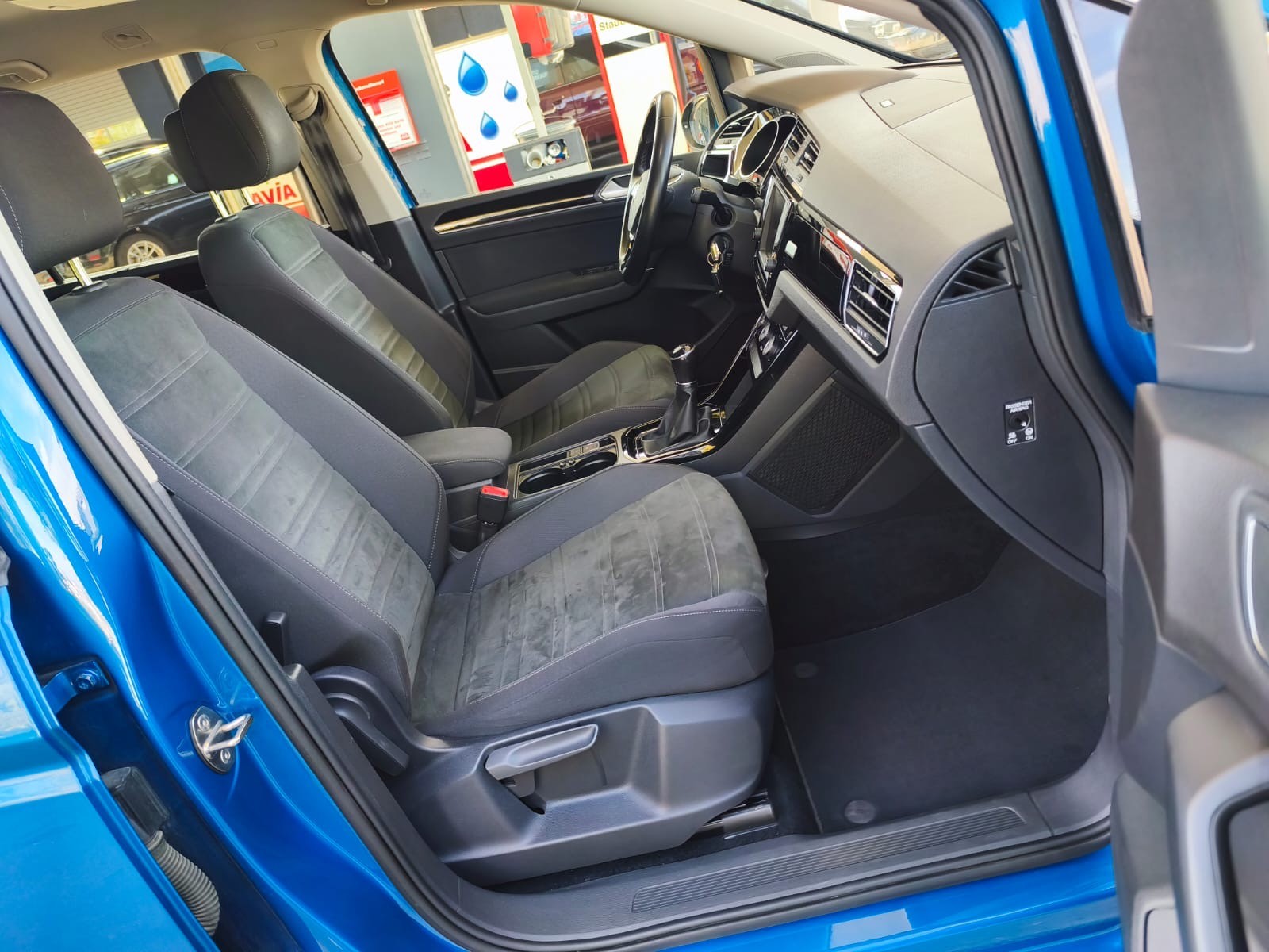 VW Touran 2.0 TDI BlueMotion Technology Highline-image-15