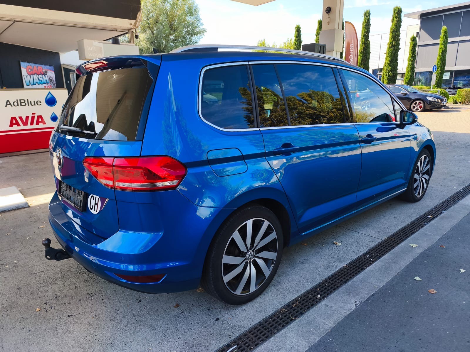 VW Touran 2.0 TDI BlueMotion Technology Highline-image-2