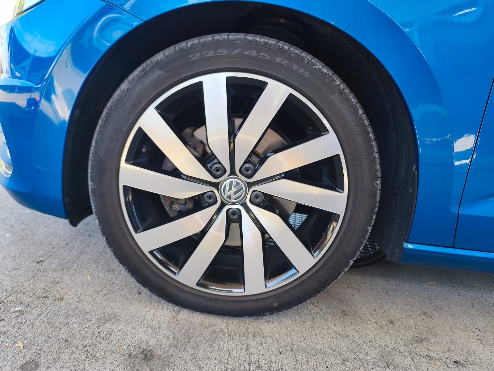 VW Touran 2.0 TDI BlueMotion Technology Highline-image-22