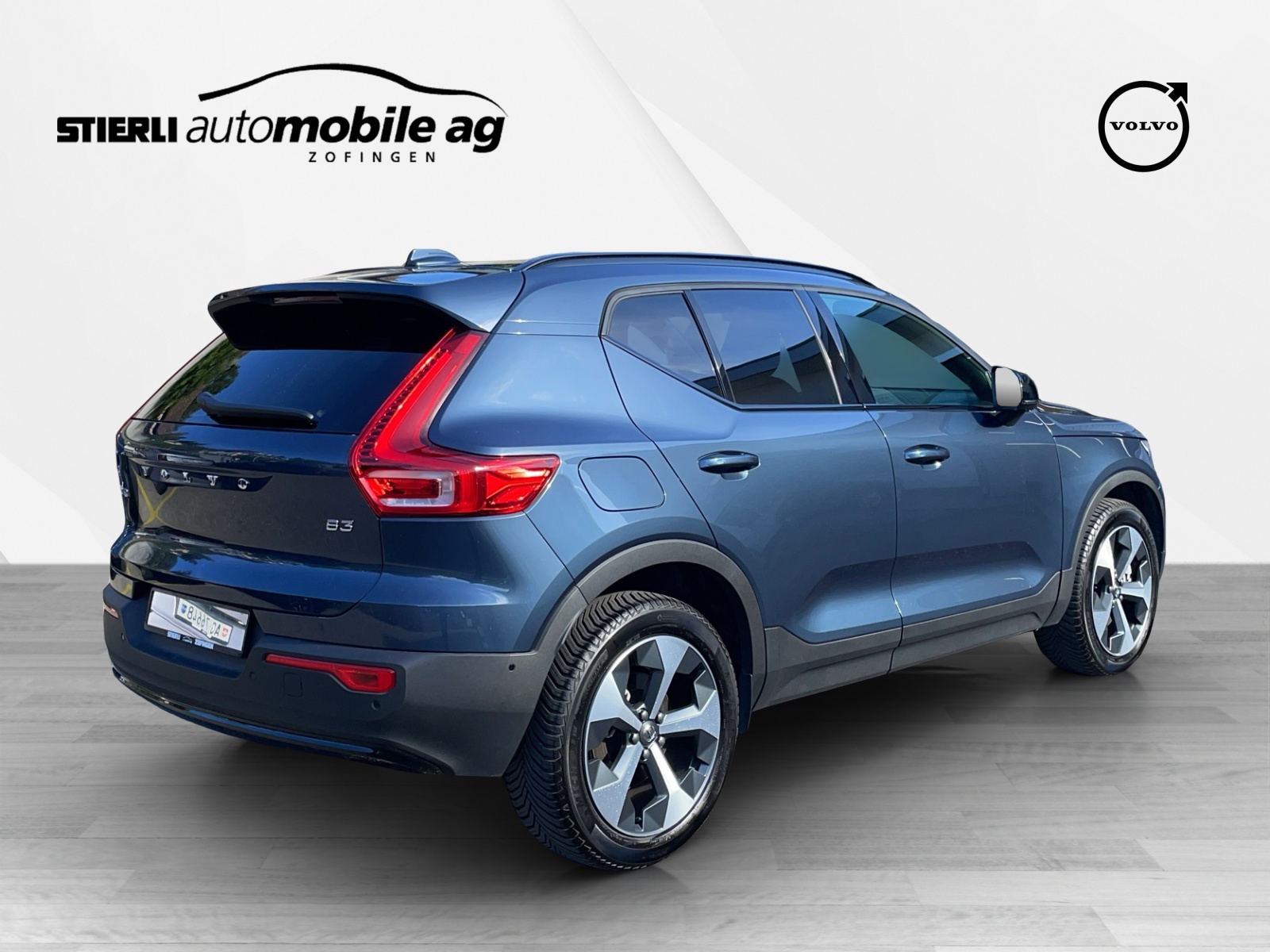 VOLVO XC40 2.0 B3 MH Plus Dark-image-4
