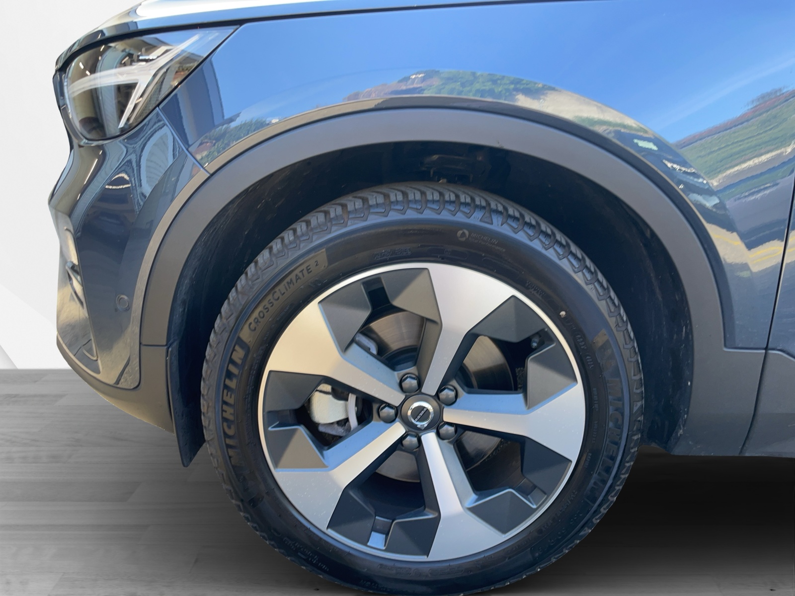 VOLVO XC40 2.0 B3 MH Plus Dark-image-8