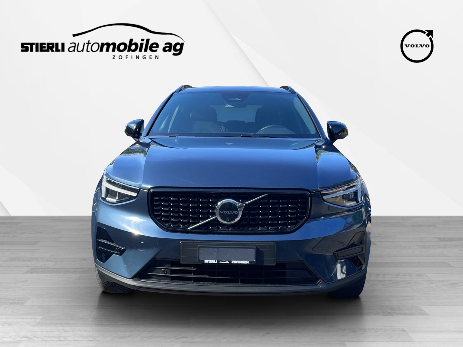 VOLVO XC40 2.0 B3 MH Plus Dark-image-1