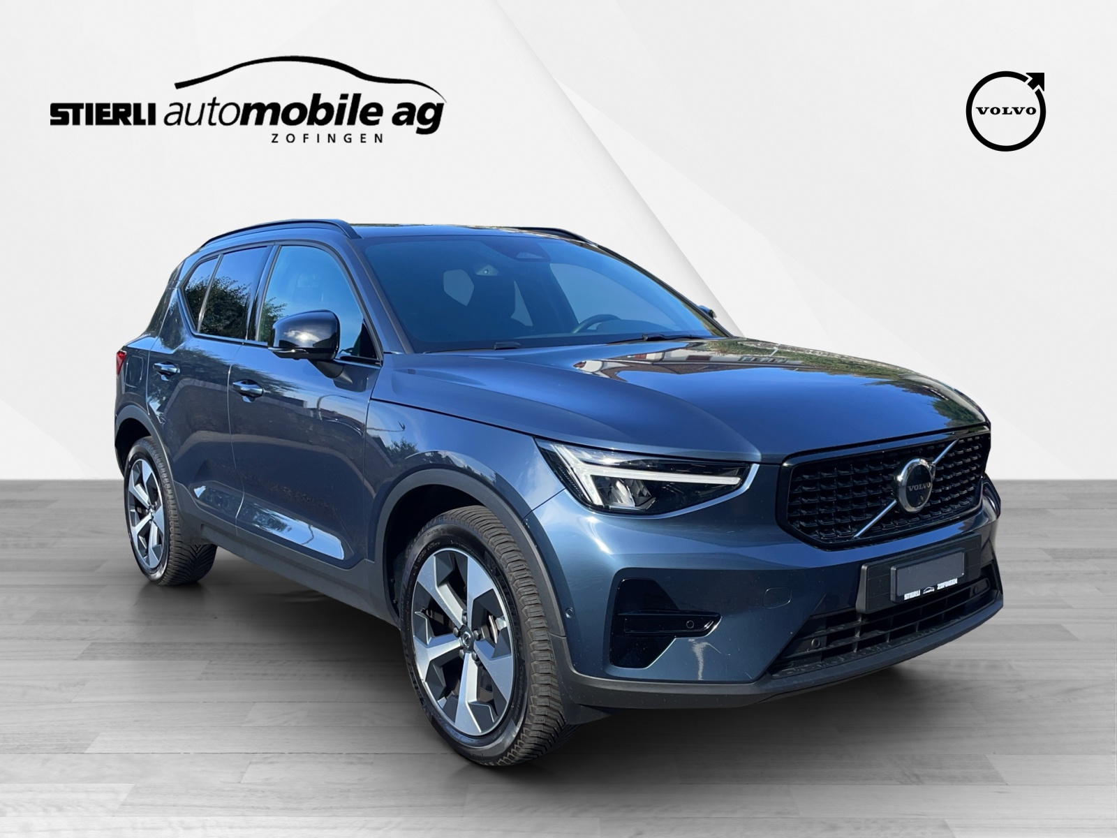 VOLVO XC40 2.0 B3 MH Plus Dark-image-2