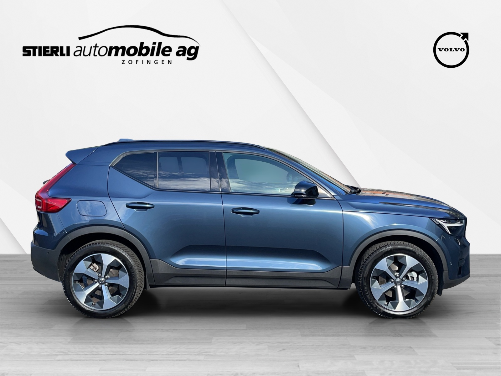 VOLVO XC40 2.0 B3 MH Plus Dark-image-3