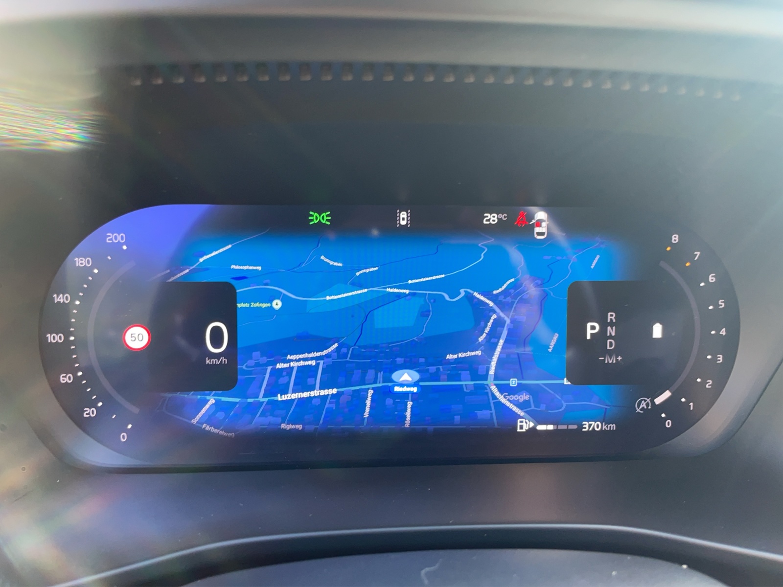 VOLVO XC40 2.0 B3 MH Plus Dark-image-15