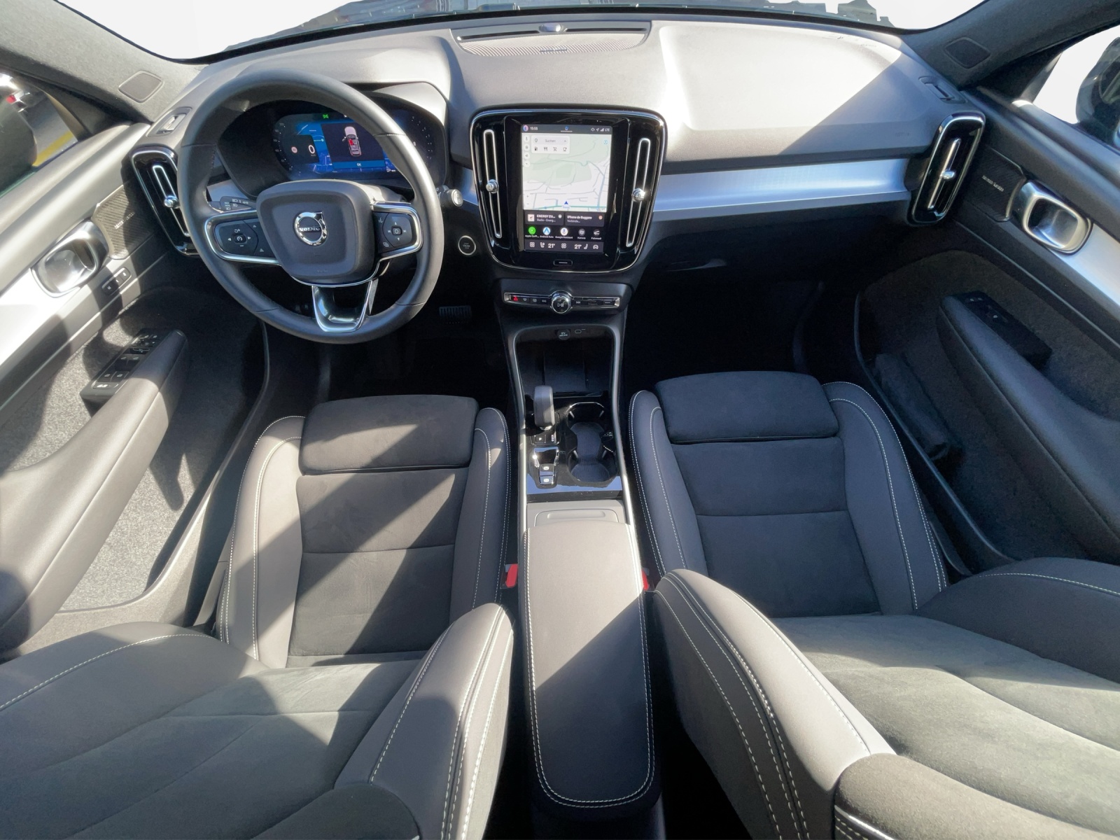VOLVO XC40 2.0 B3 MH Plus Dark-image-10