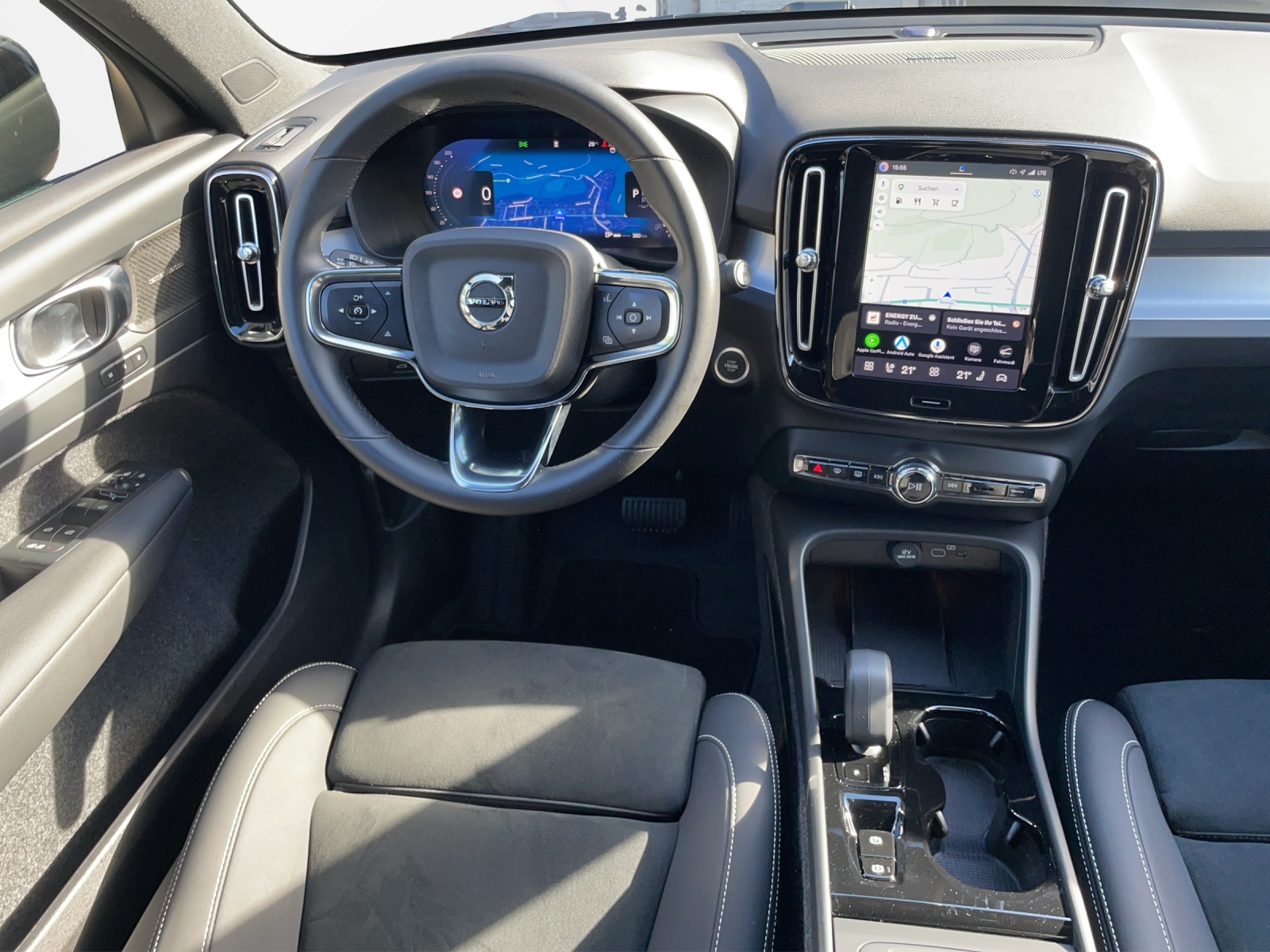 VOLVO XC40 2.0 B3 MH Plus Dark-image-12