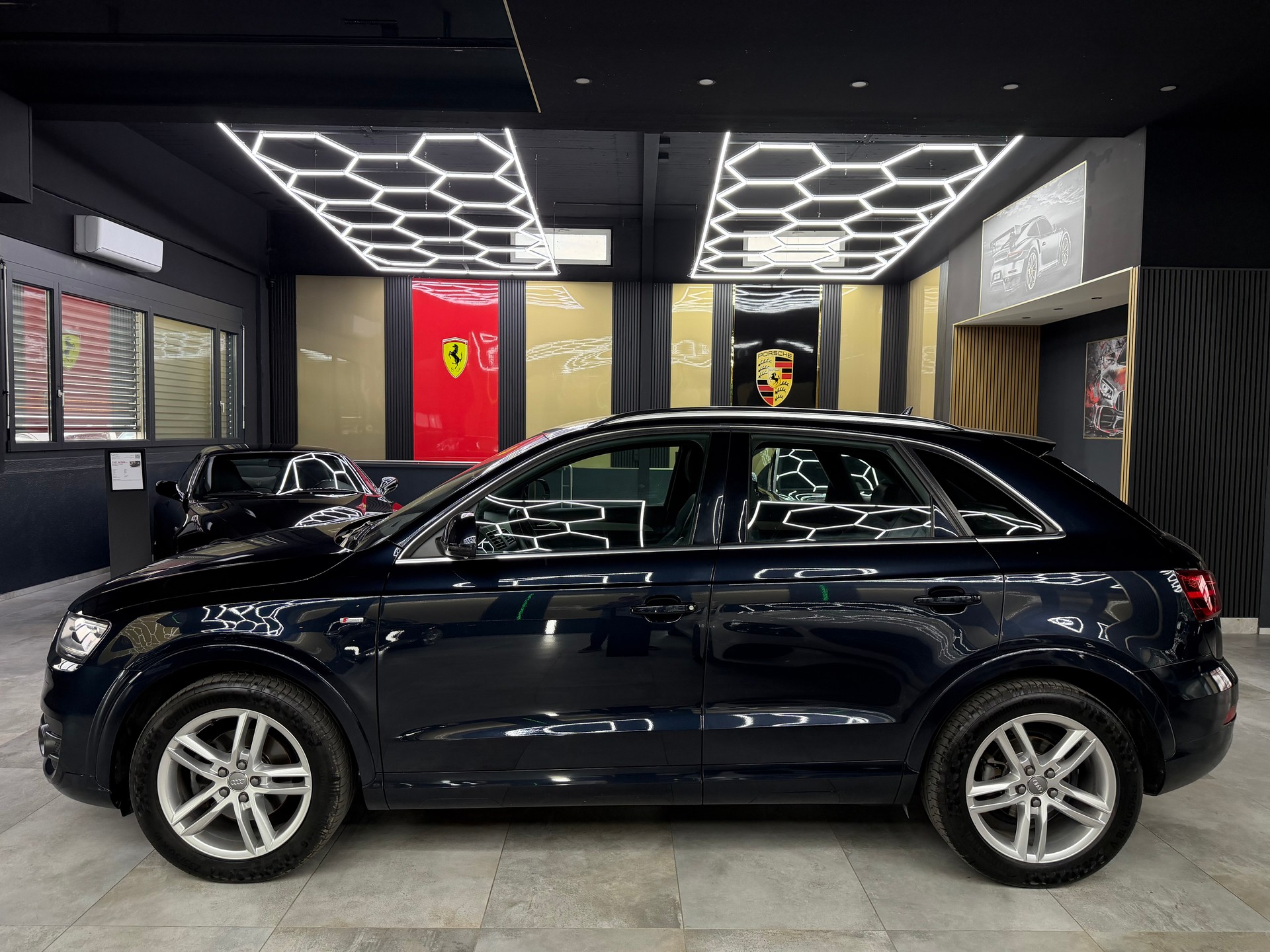 AUDI Q3 2.0 TFSI quattro S-tronic-image-7