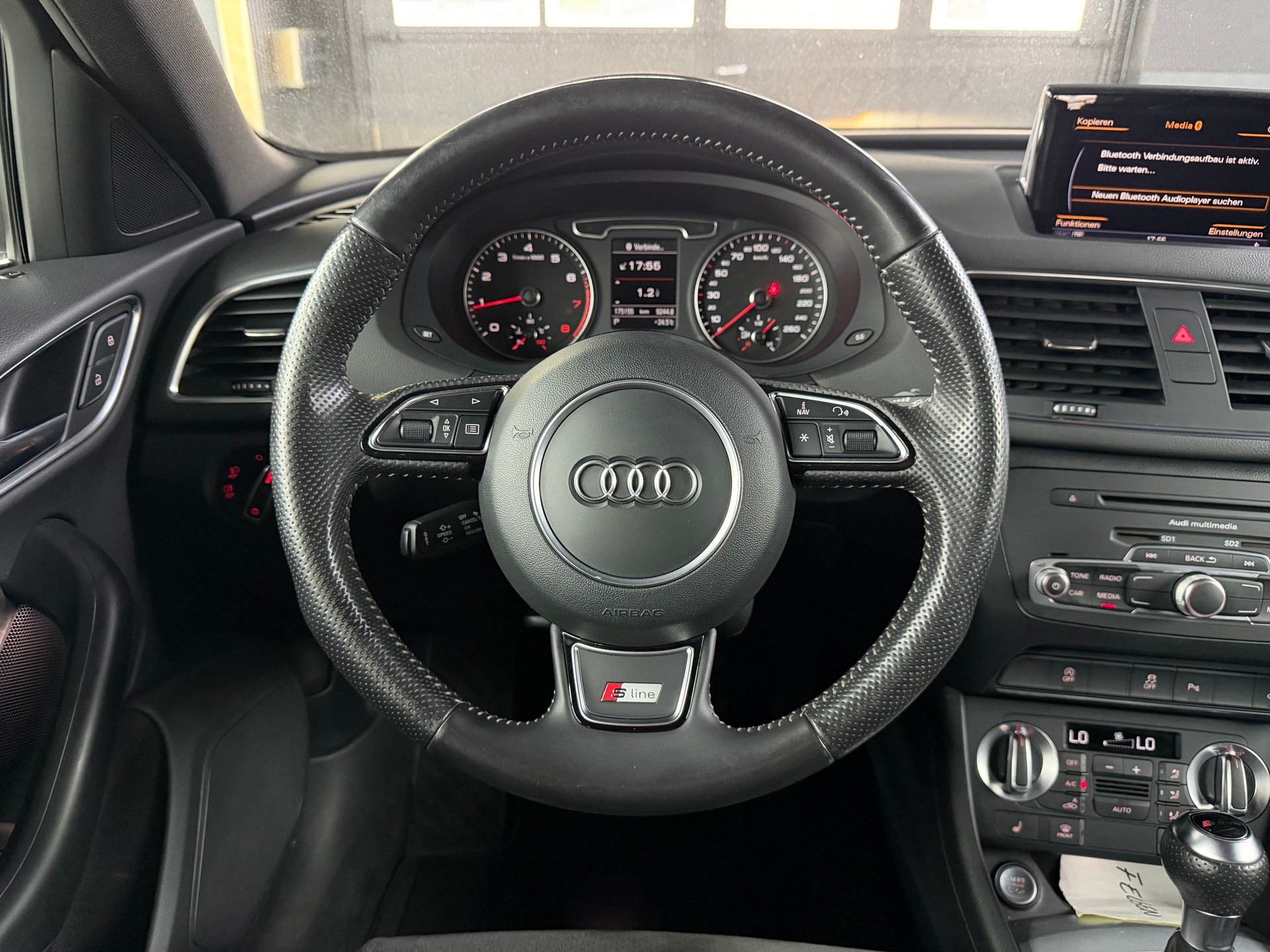AUDI Q3 2.0 TFSI quattro S-tronic-image-13