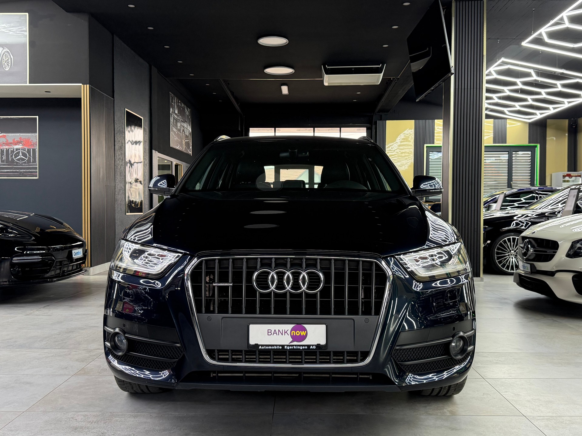 AUDI Q3 2.0 TFSI quattro S-tronic-image-1
