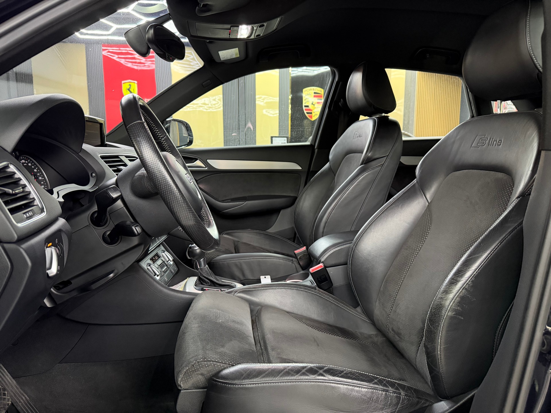 AUDI Q3 2.0 TFSI quattro S-tronic-image-9