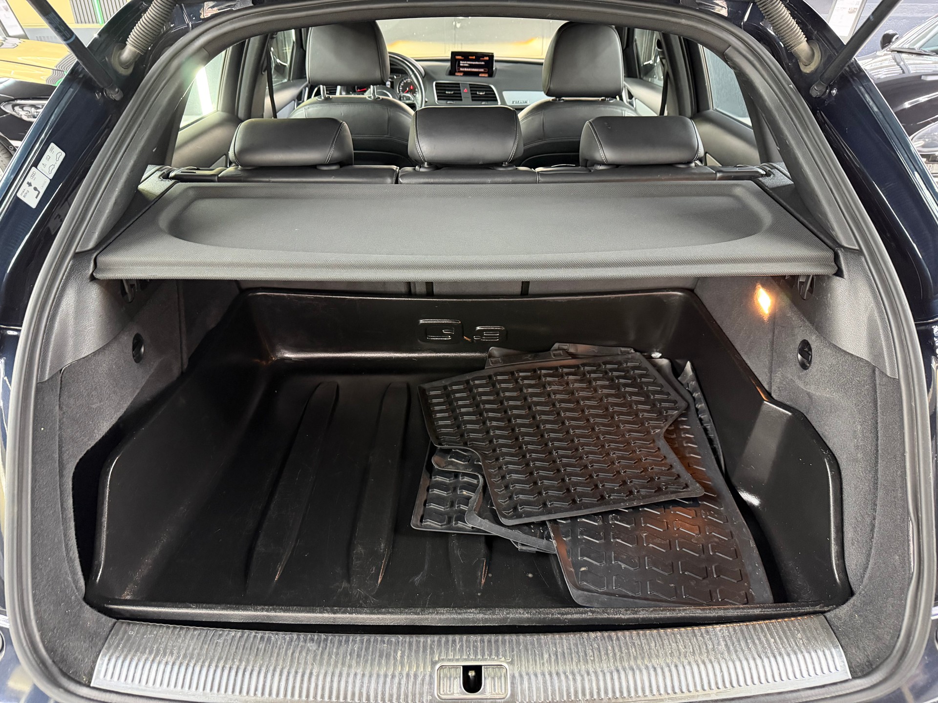 AUDI Q3 2.0 TFSI quattro S-tronic-image-15