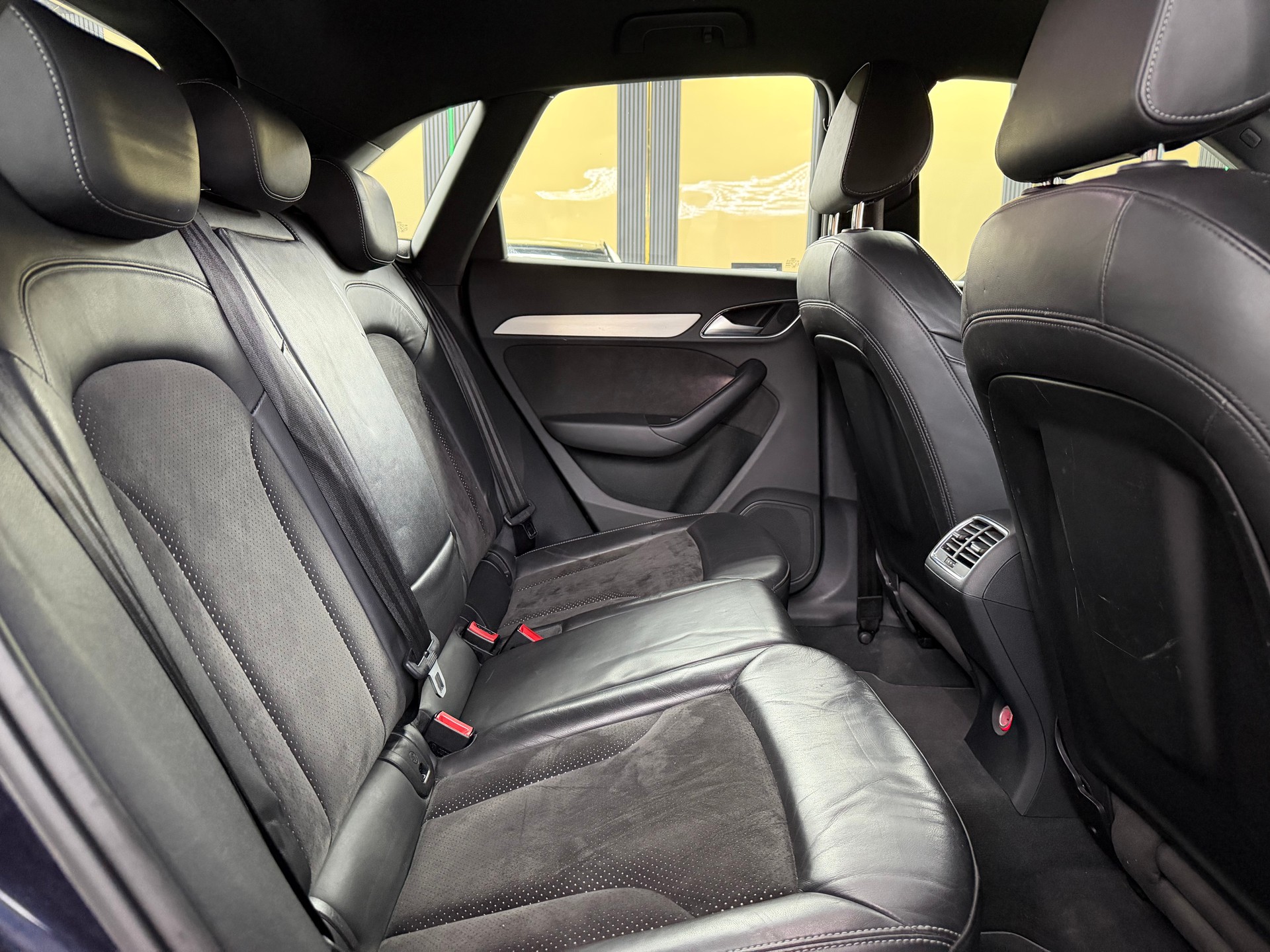 AUDI Q3 2.0 TFSI quattro S-tronic-image-14